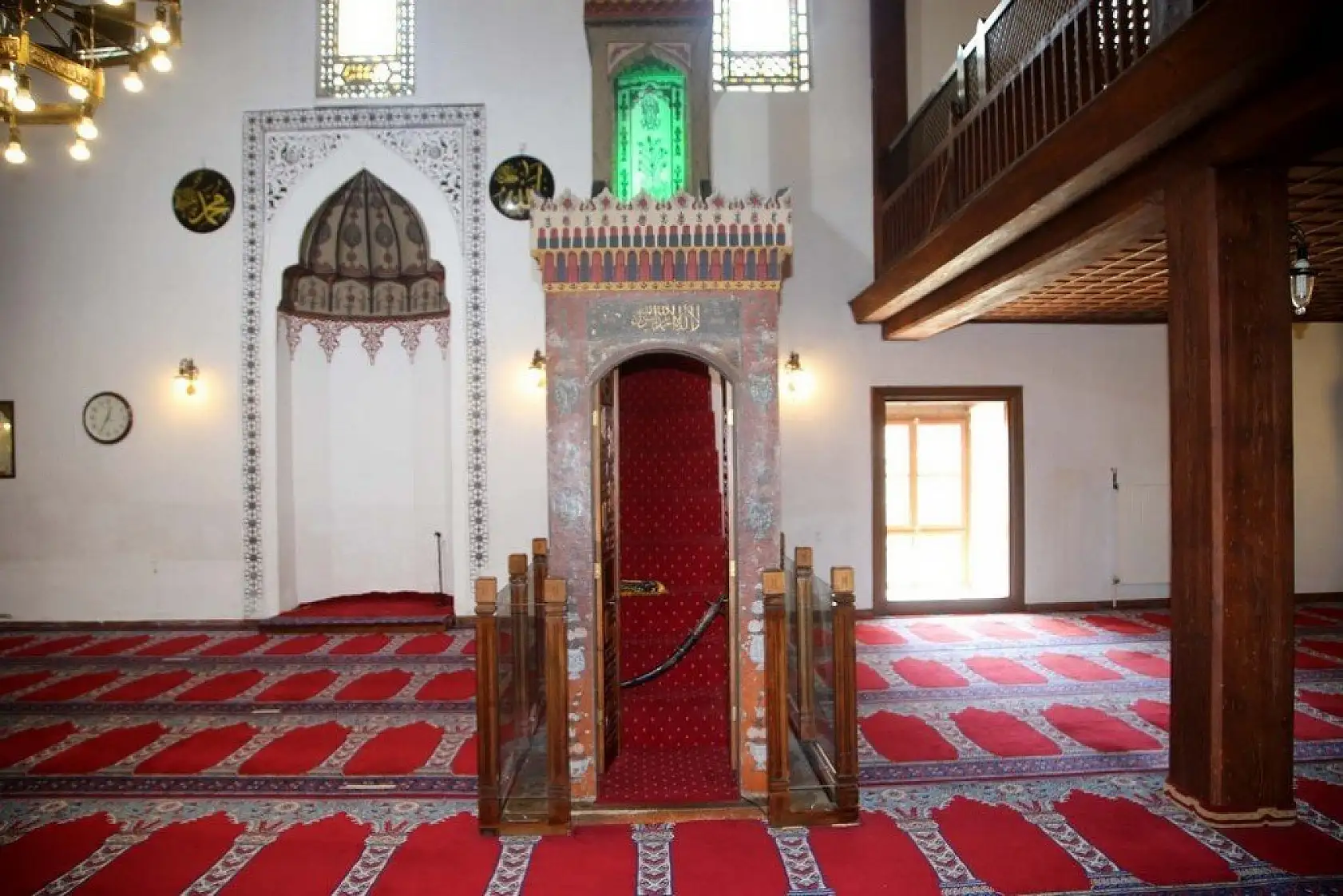 Atabeygazi Camisi'nde kılıçlı hutbe geleneği asırlardır sürüyor