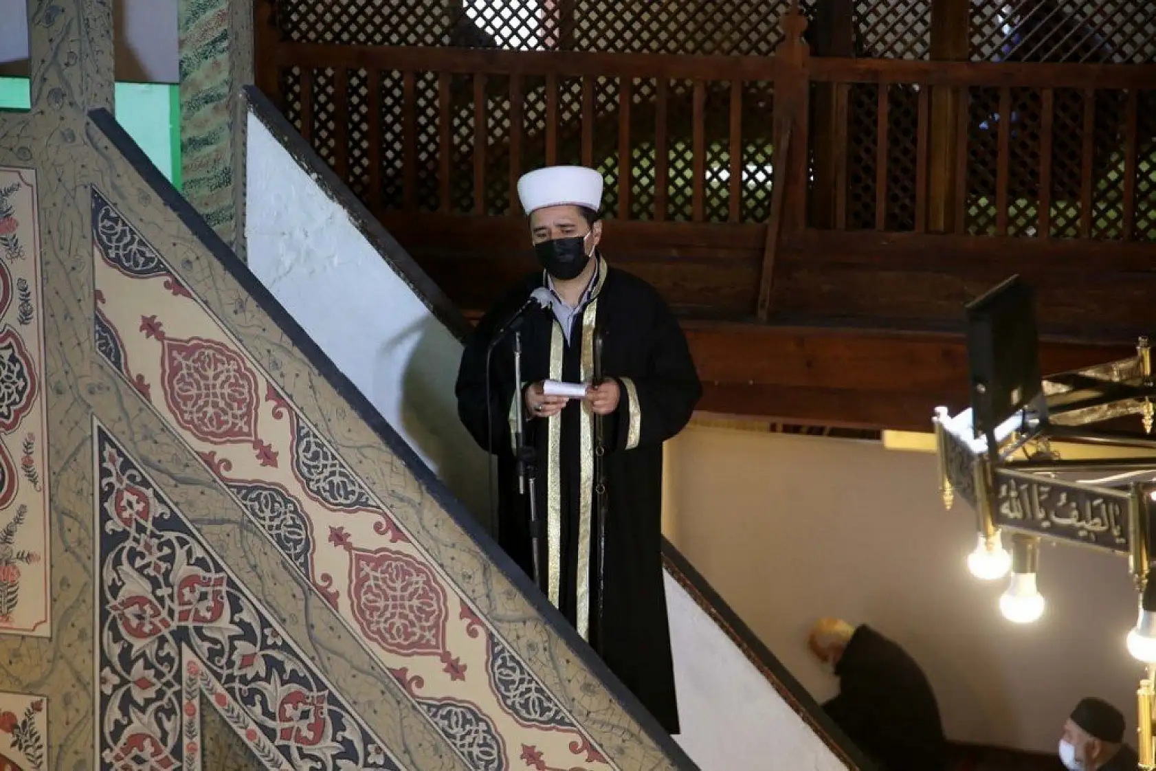 Atabeygazi Camisi'nde kılıçlı hutbe geleneği asırlardır sürüyor