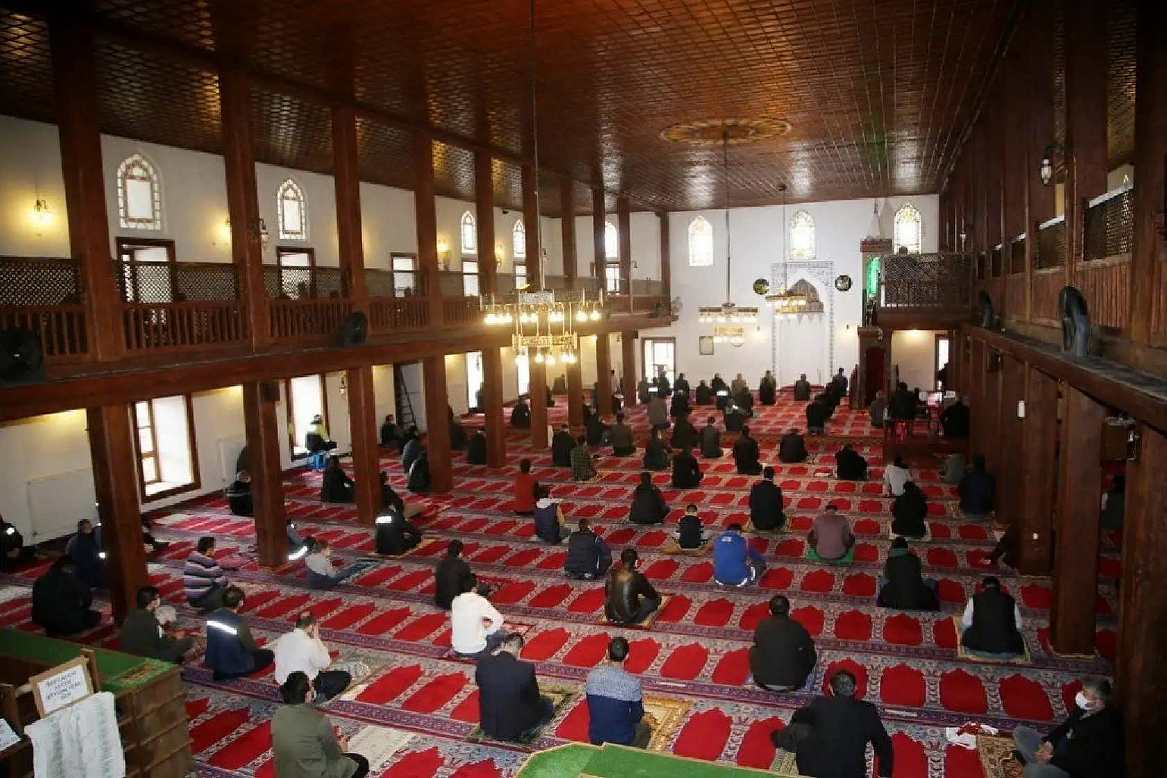 Atabeygazi Camisi'nde kılıçlı hutbe geleneği asırlardır sürüyor