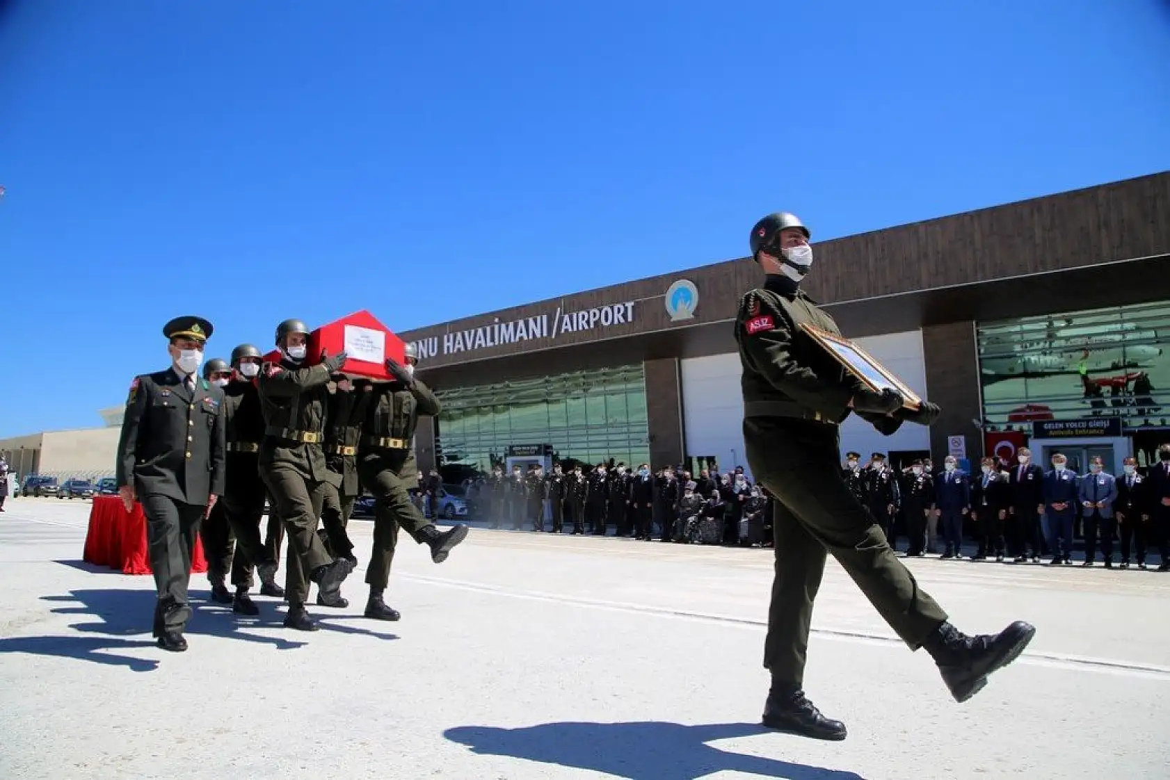 Şehit Uzman Çavuş son yolculuğuna uğurlandı