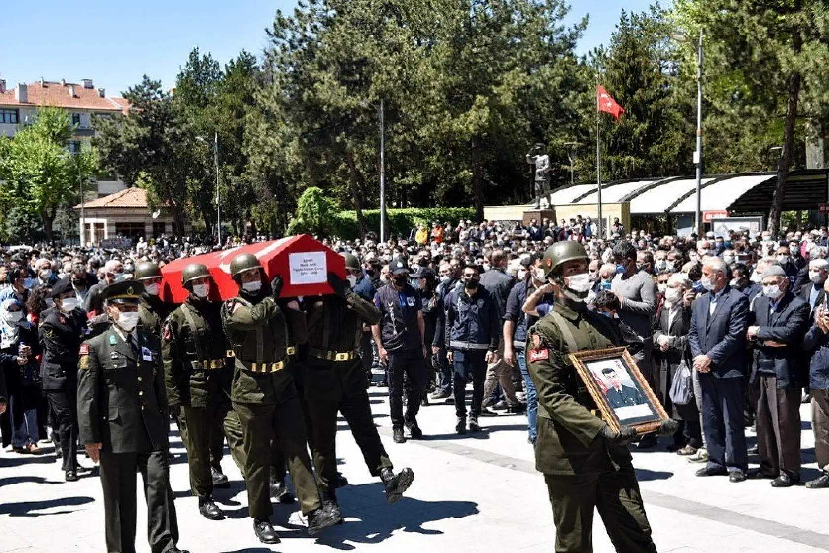 Şehit Uzman Çavuş son yolculuğuna uğurlandı