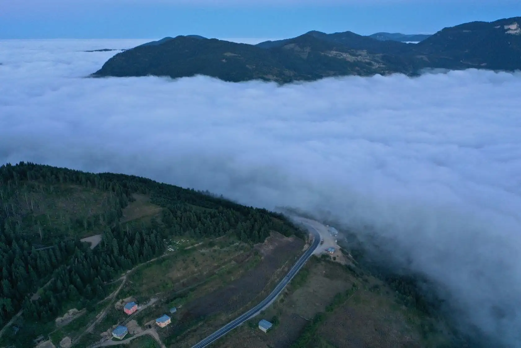 Sisle kaplanan Yaralıgöz Dağı havadan görüntülendi