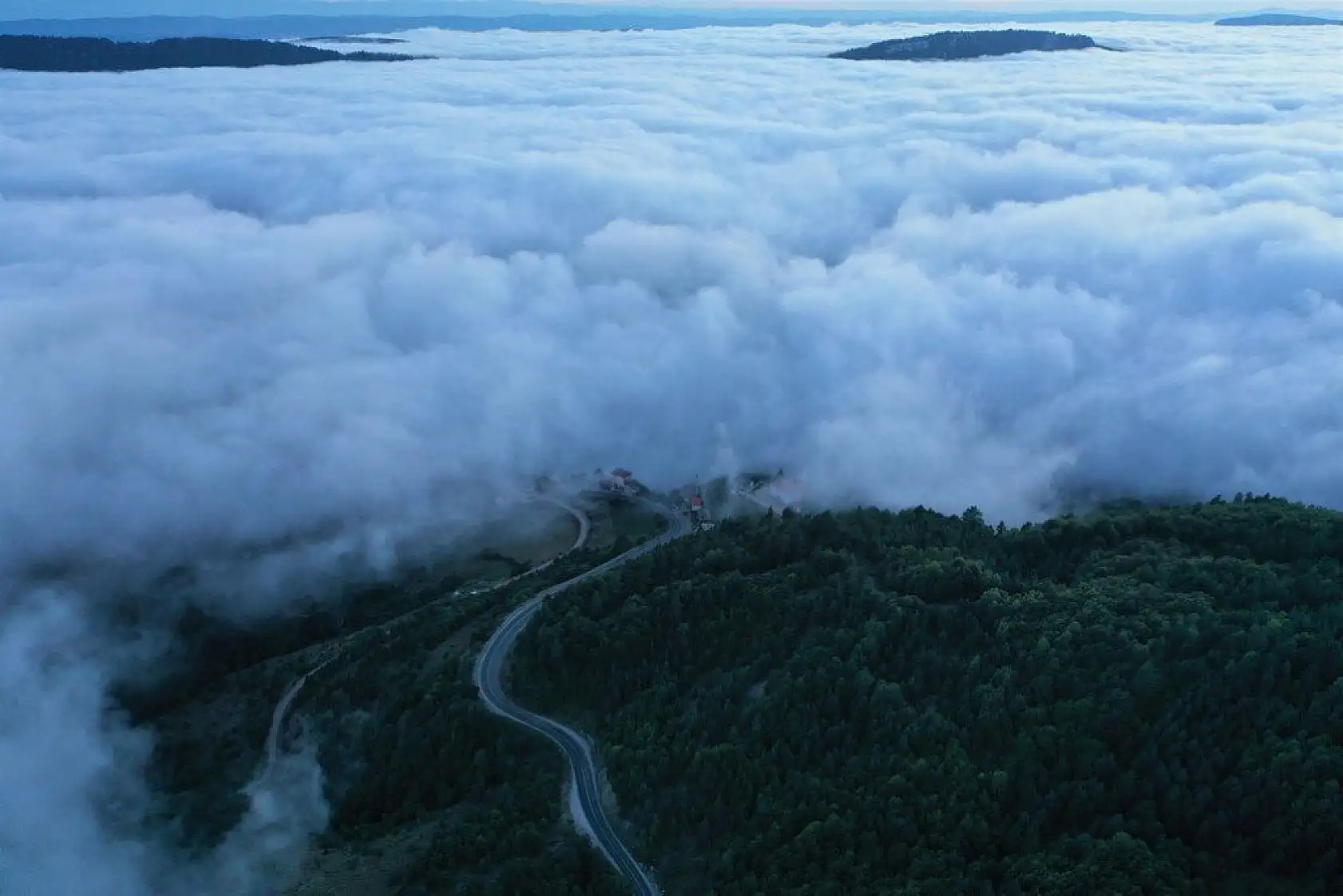 Sisle kaplanan Yaralıgöz Dağı havadan görüntülendi