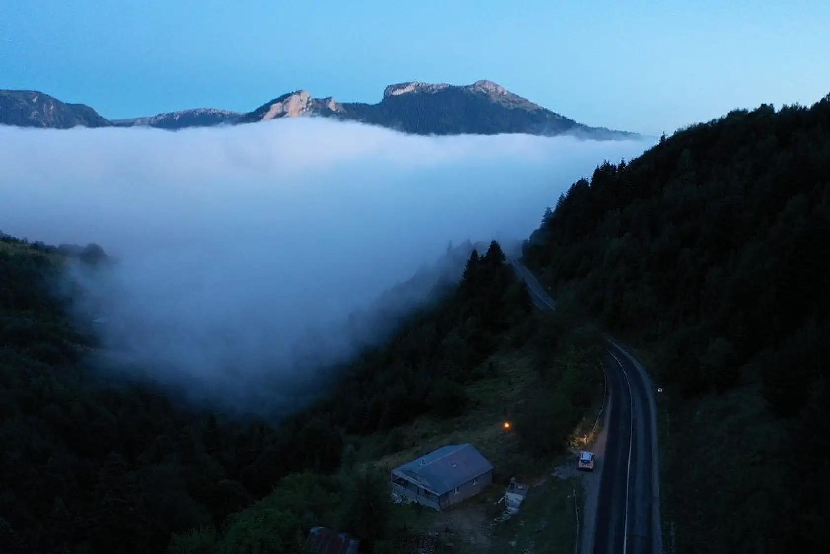 Sisle kaplanan Yaralıgöz Dağı havadan görüntülendi