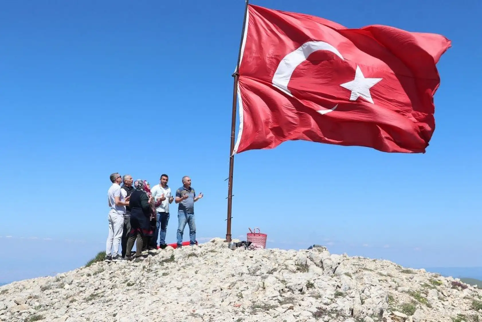 Ilgaz'ın zirvesinde bayrak nöbeti
