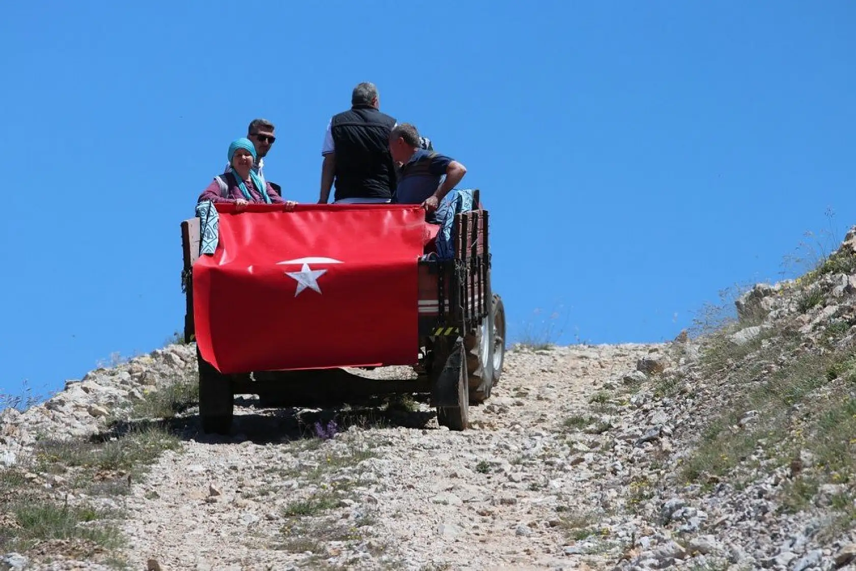 Ilgaz'ın zirvesinde bayrak nöbeti