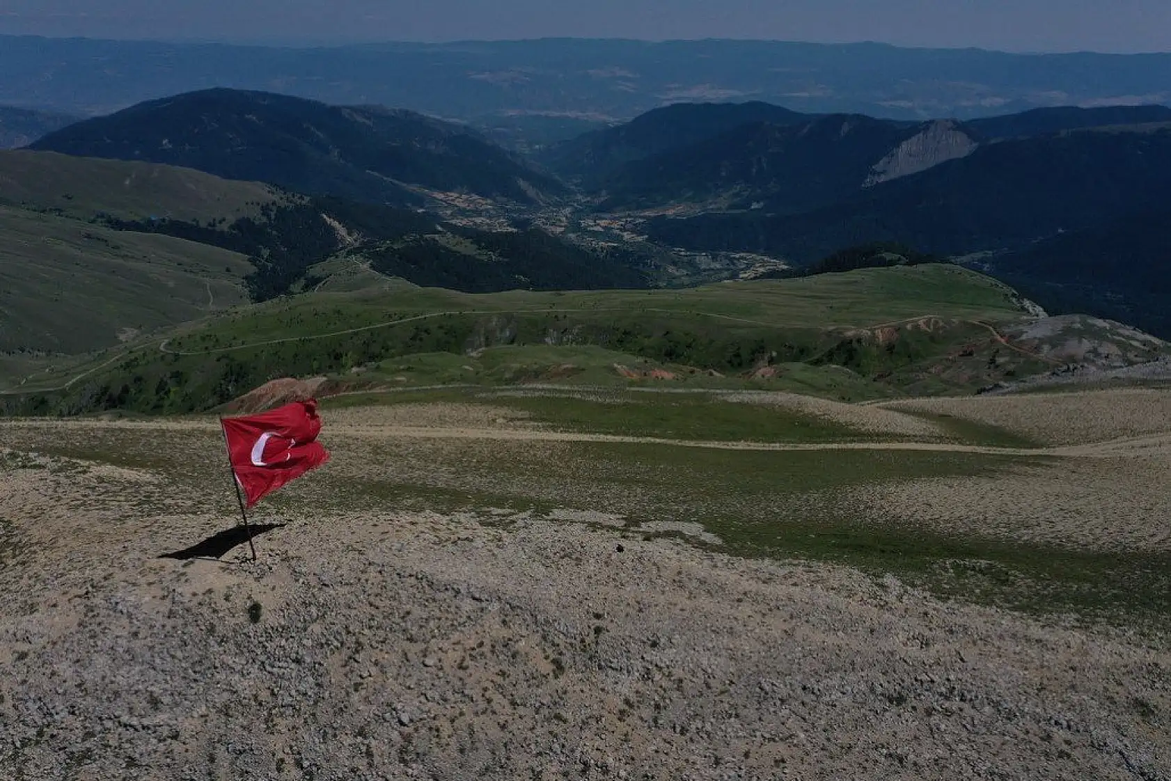 Ilgaz'ın zirvesinde bayrak nöbeti
