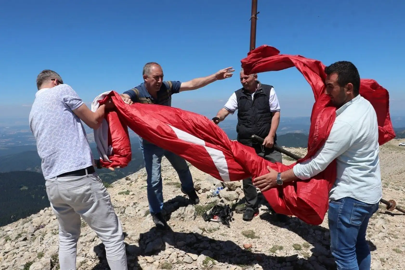 Ilgaz'ın zirvesinde bayrak nöbeti