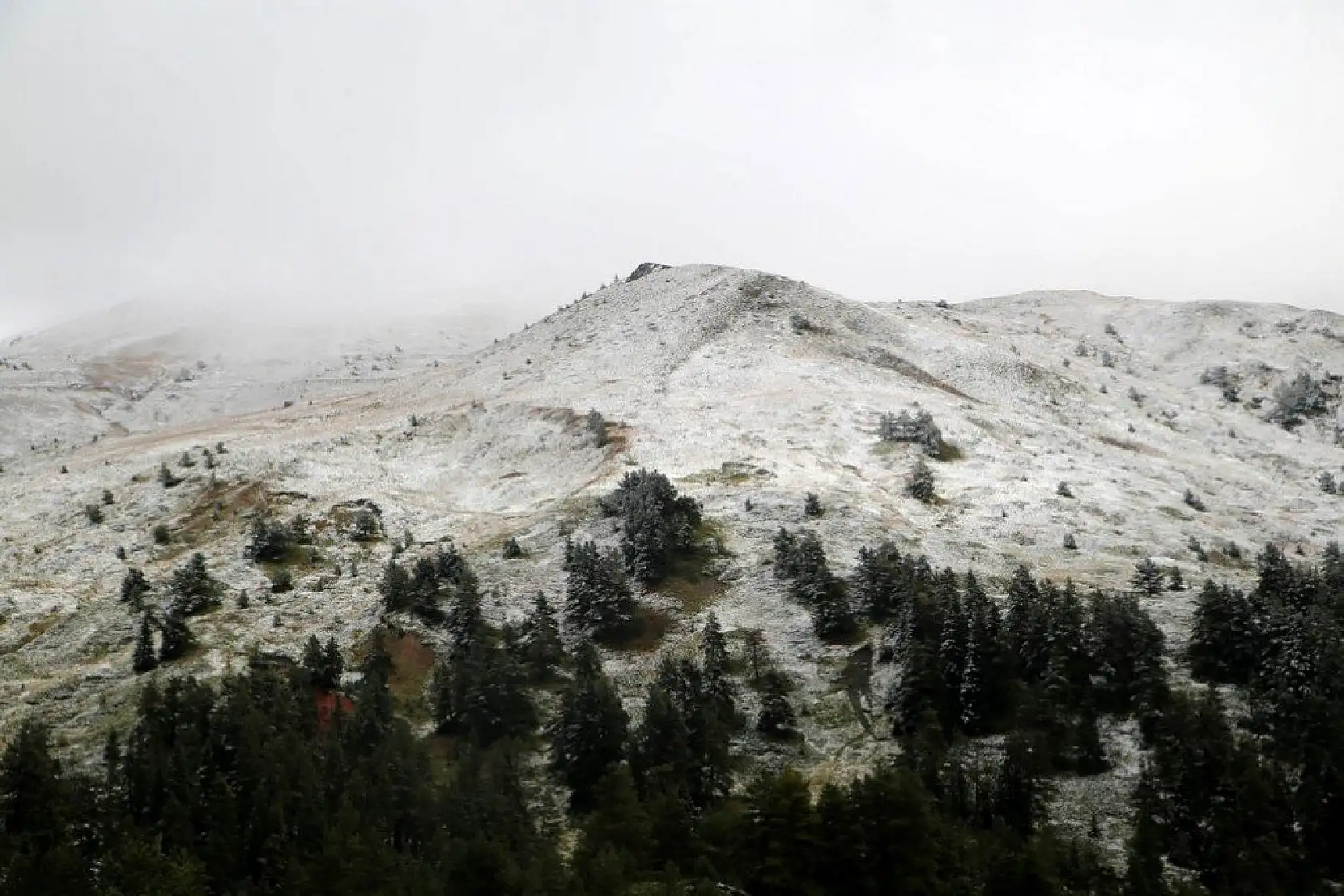 Ilgaz'da mevsimin ilk karı görsel şölen sunuyor