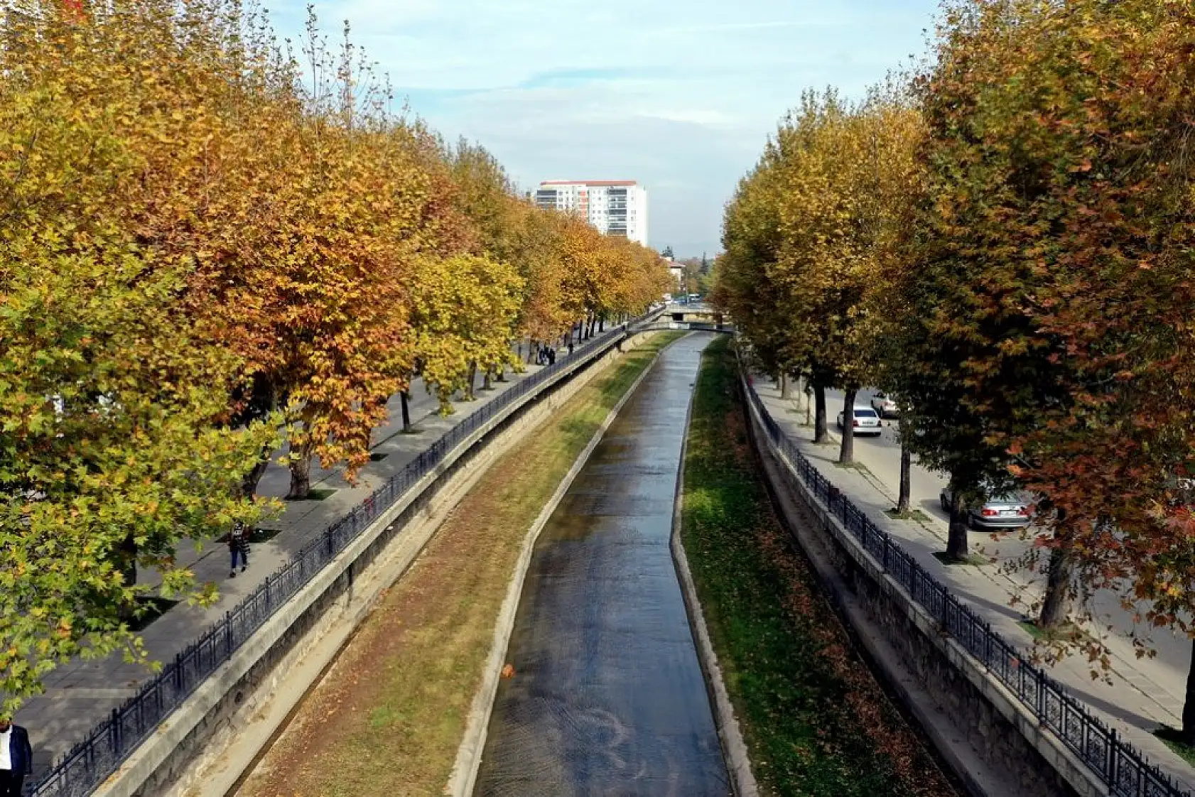 Şehir merkezinde sonbahar ayrı bir güzel