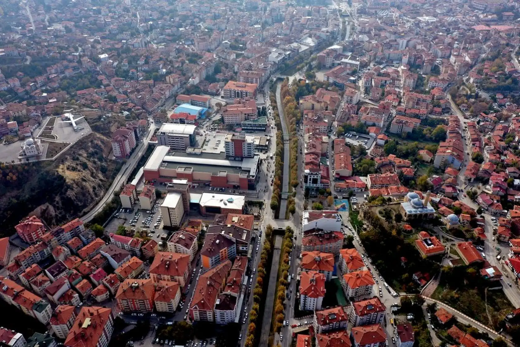 Şehir merkezinde sonbahar ayrı bir güzel