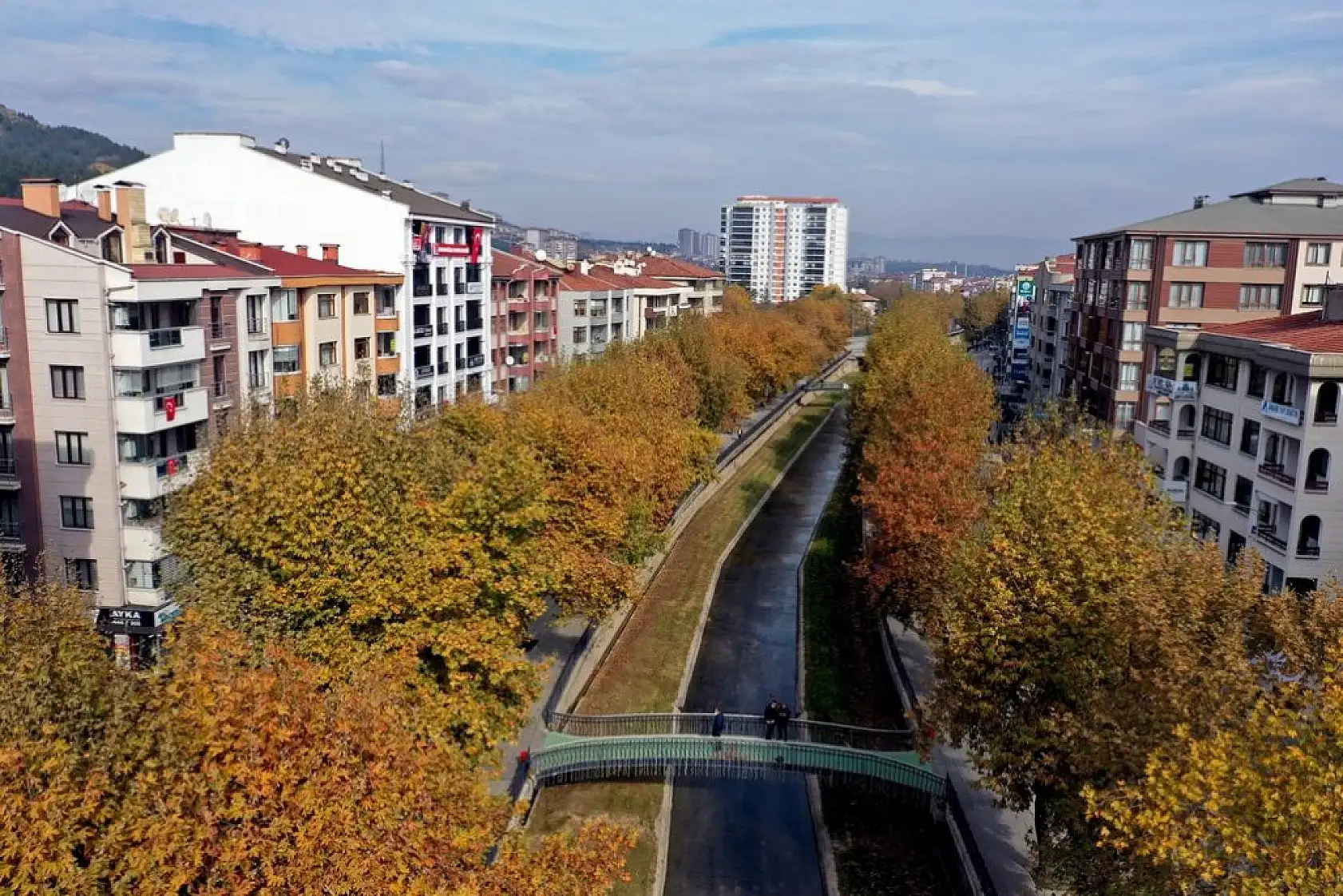 Şehir merkezinde sonbahar ayrı bir güzel