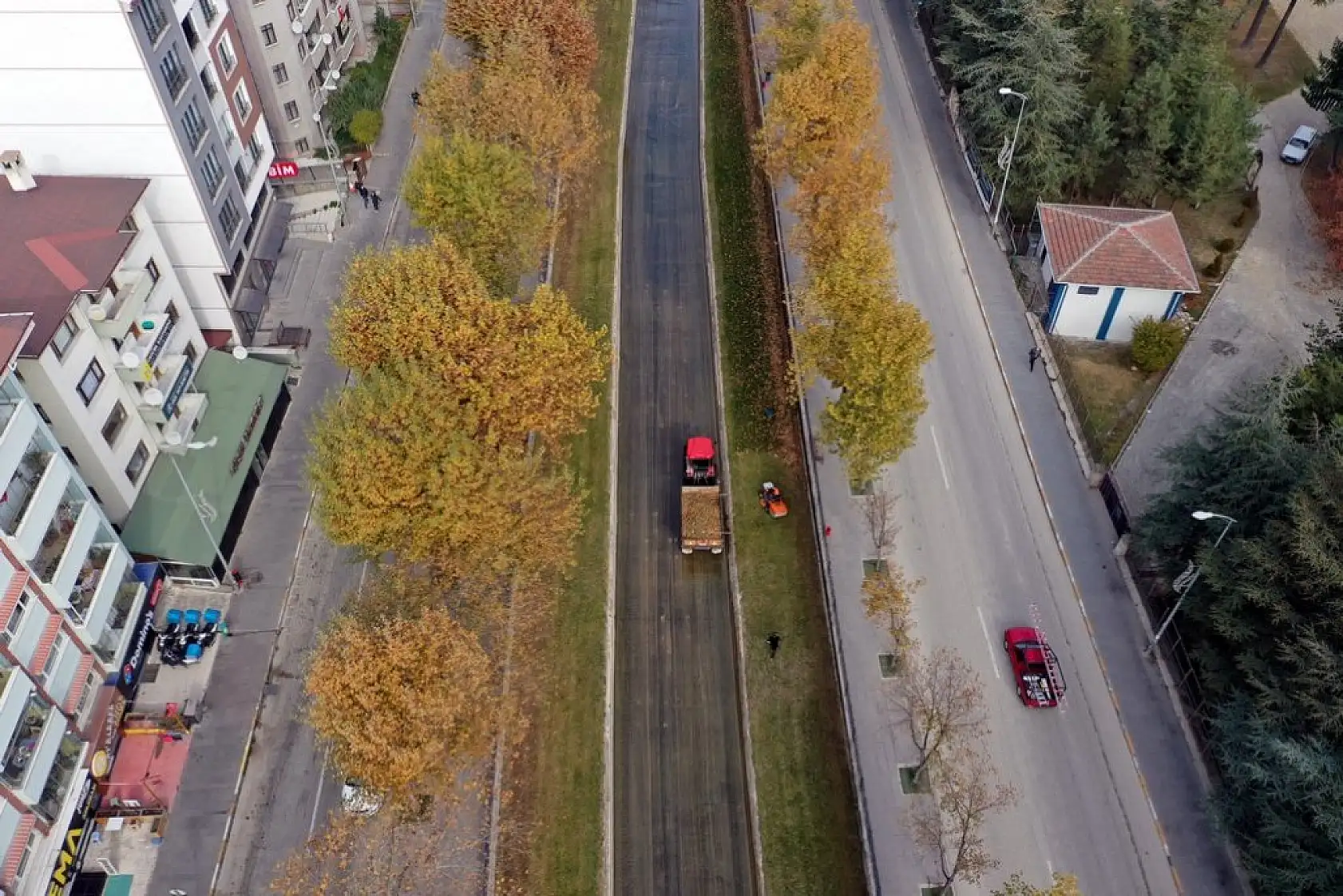 Şehir merkezinde sonbahar ayrı bir güzel