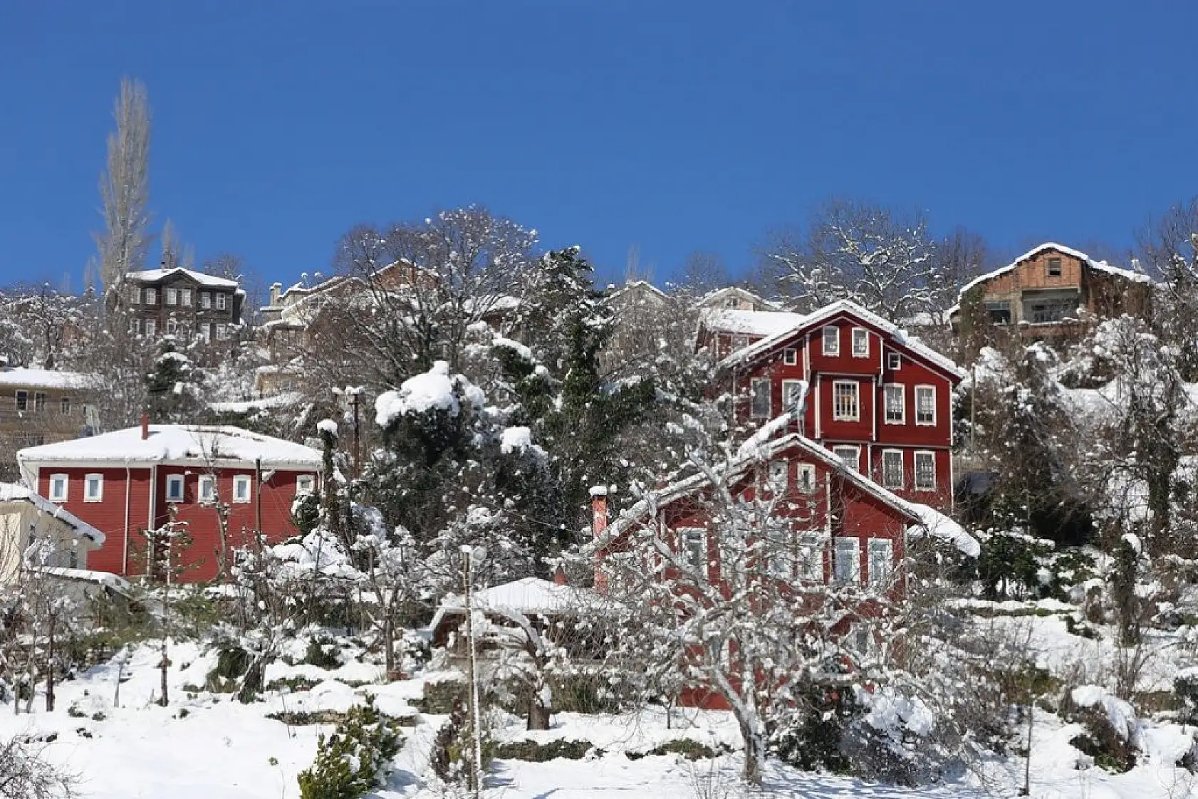 Karla bütünleşen güzellik dronla görüntülendi