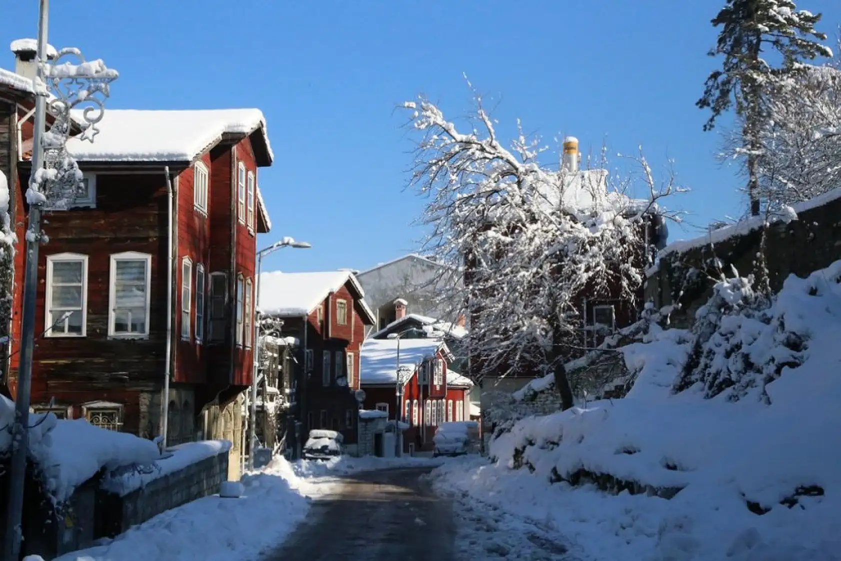 Karla bütünleşen güzellik dronla görüntülendi