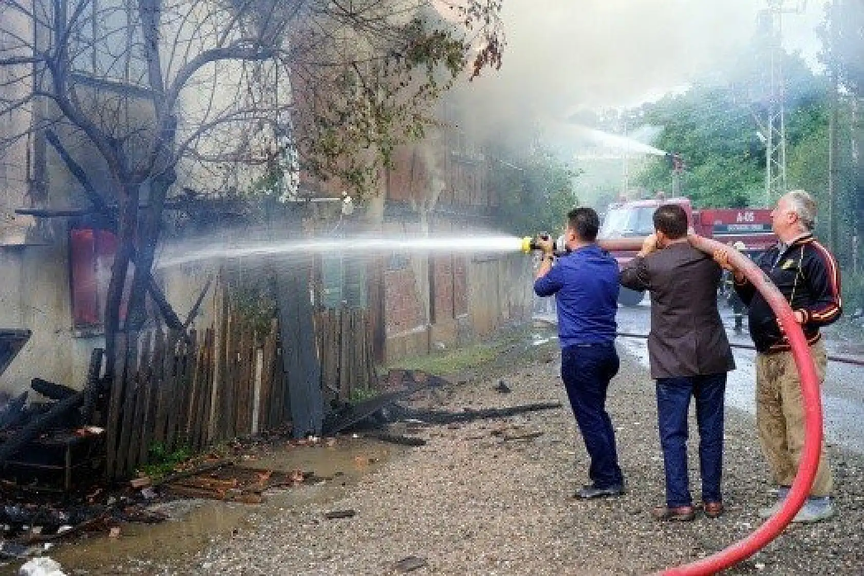 Kastamonu'da çıkan yangında iki aile evsiz kaldı