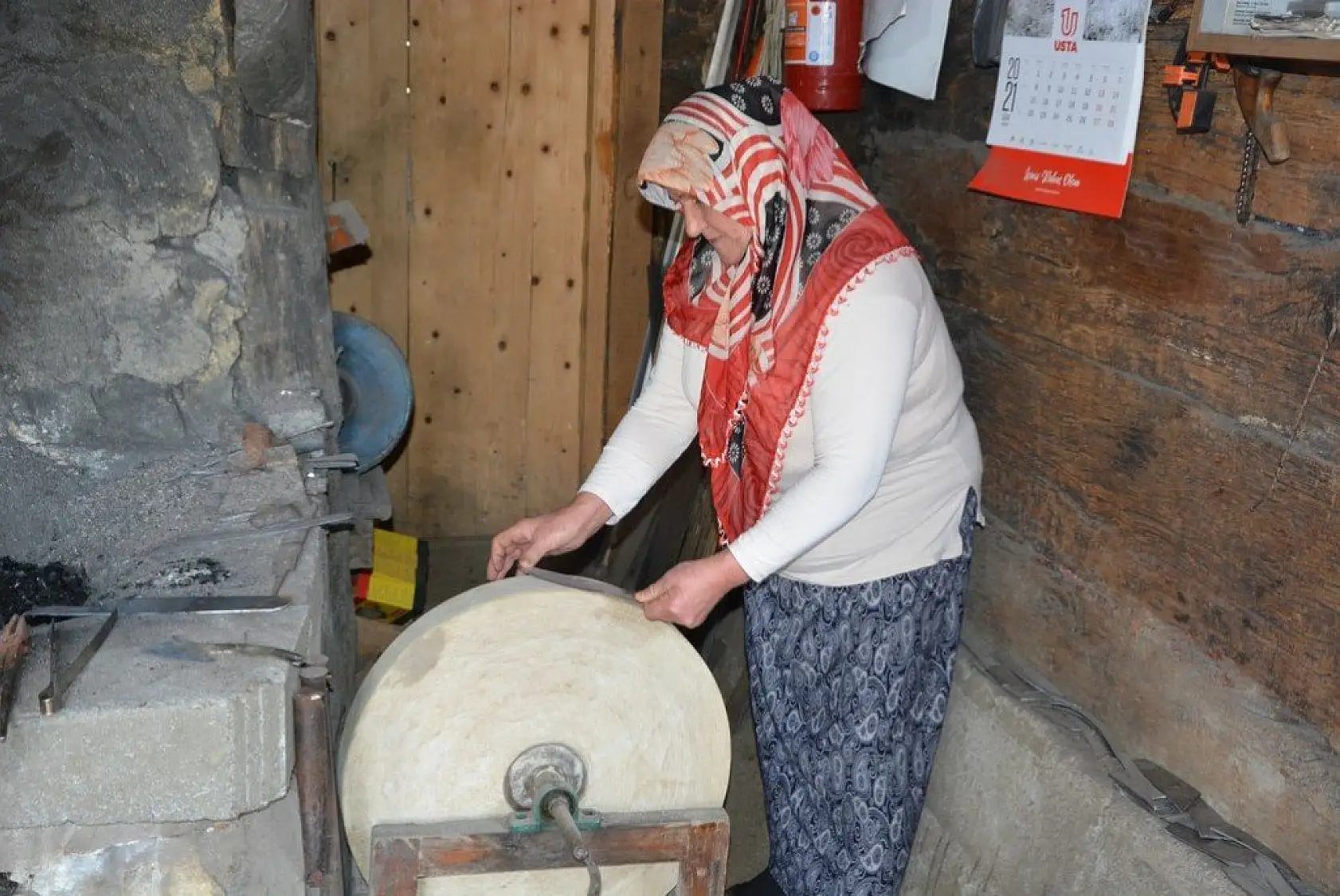 Evrenye bıçağı üretiminde 3 kuşak bir arada çekiç sallıyor