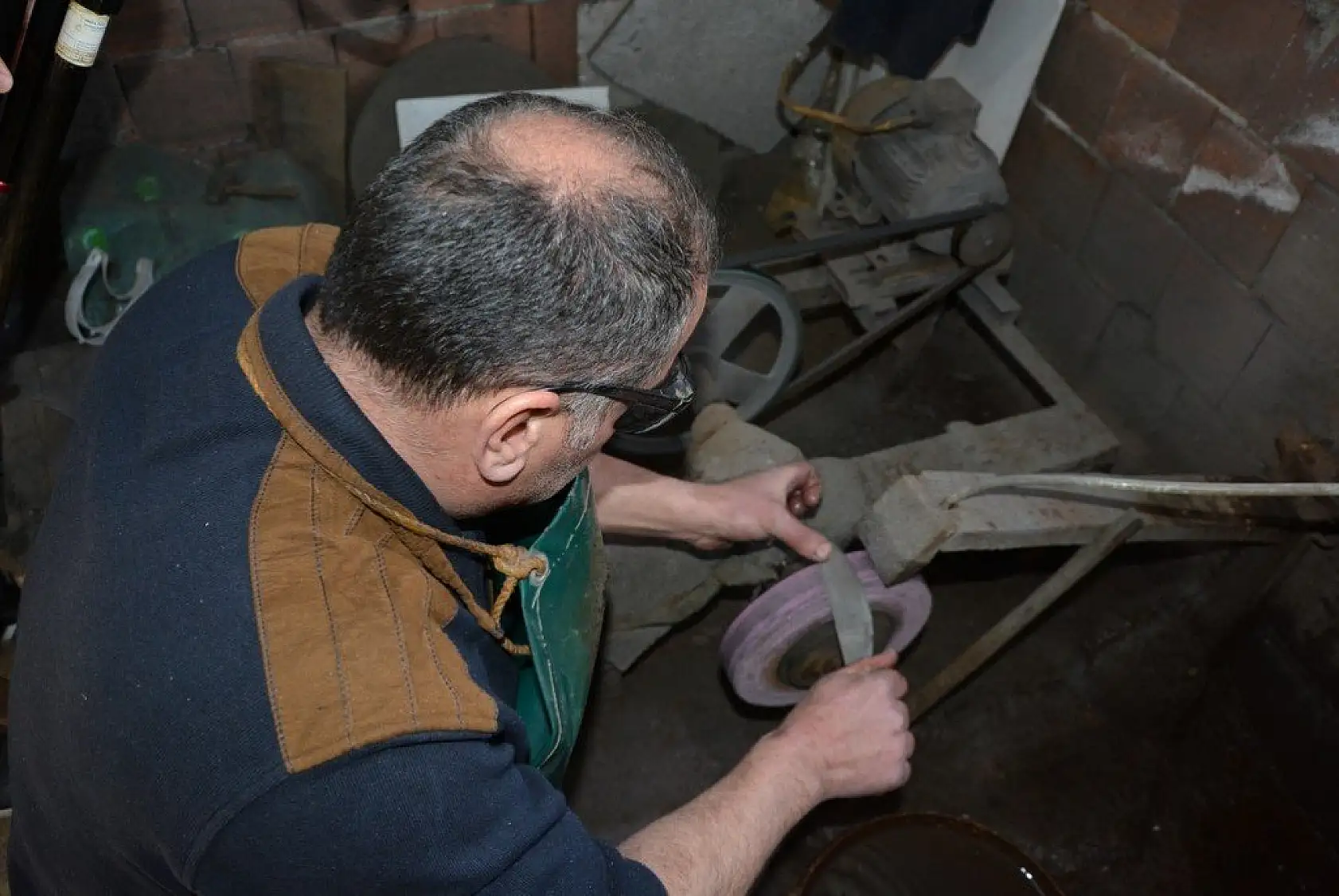 Evrenye bıçağı üretiminde 3 kuşak bir arada çekiç sallıyor