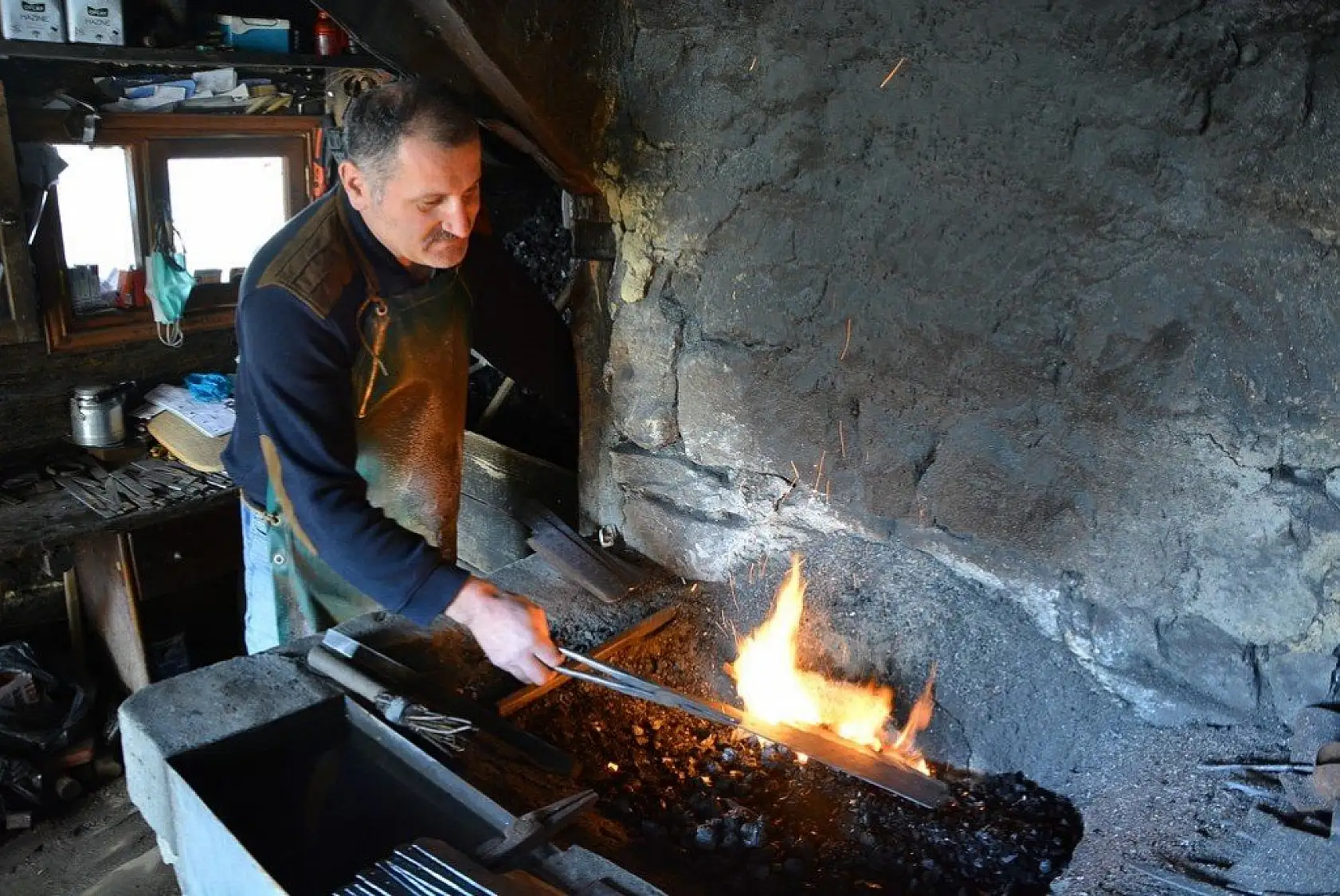 Evrenye bıçağı üretiminde 3 kuşak bir arada çekiç sallıyor