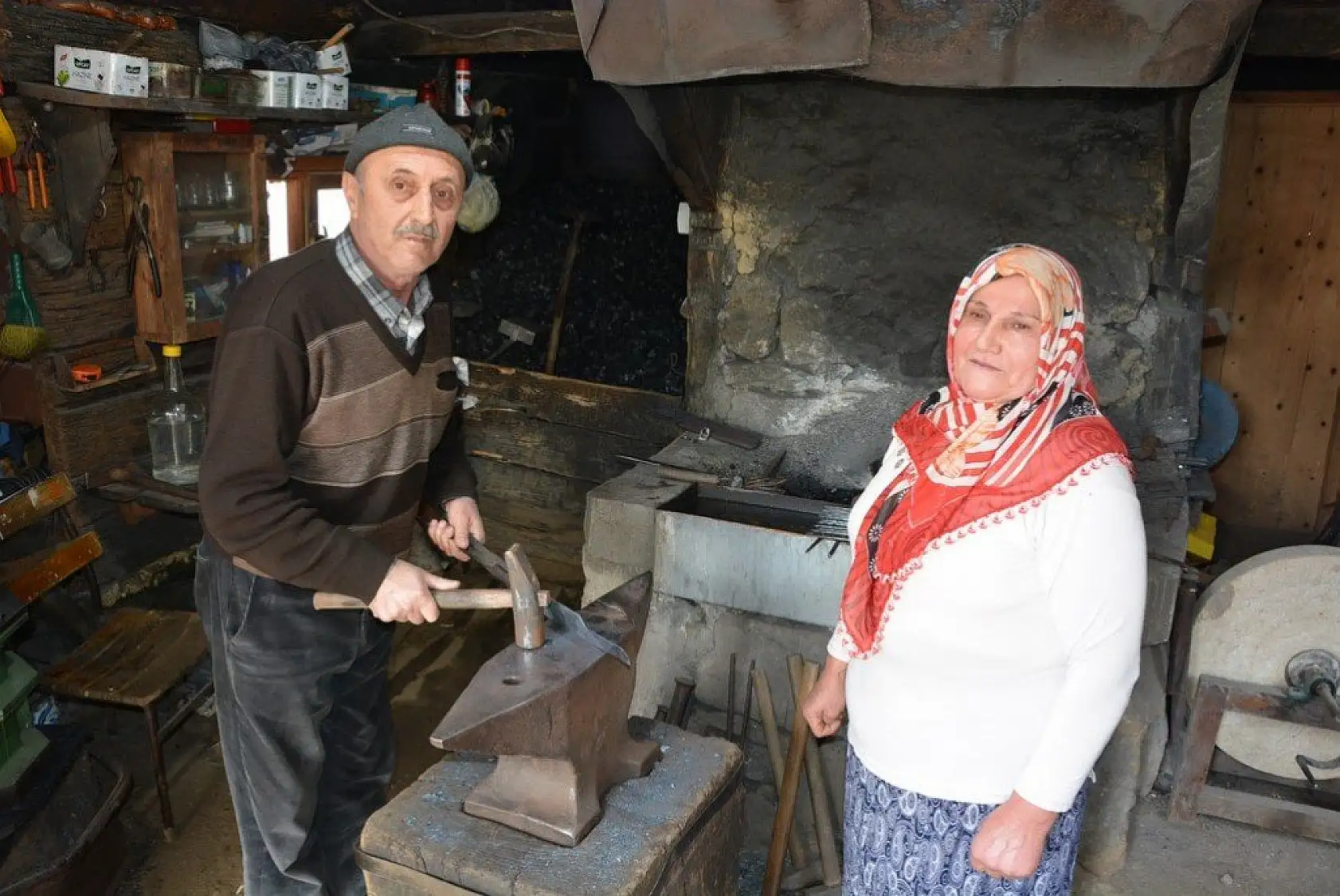 Evrenye bıçağı üretiminde 3 kuşak bir arada çekiç sallıyor