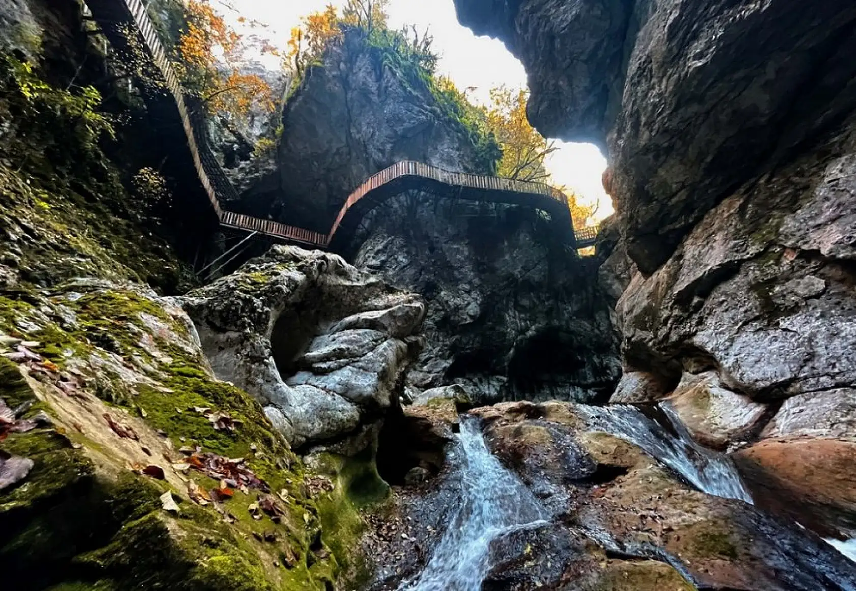 Horma Kanyonu ve Ilıca Şelalesi'nde sonbahar renkleri