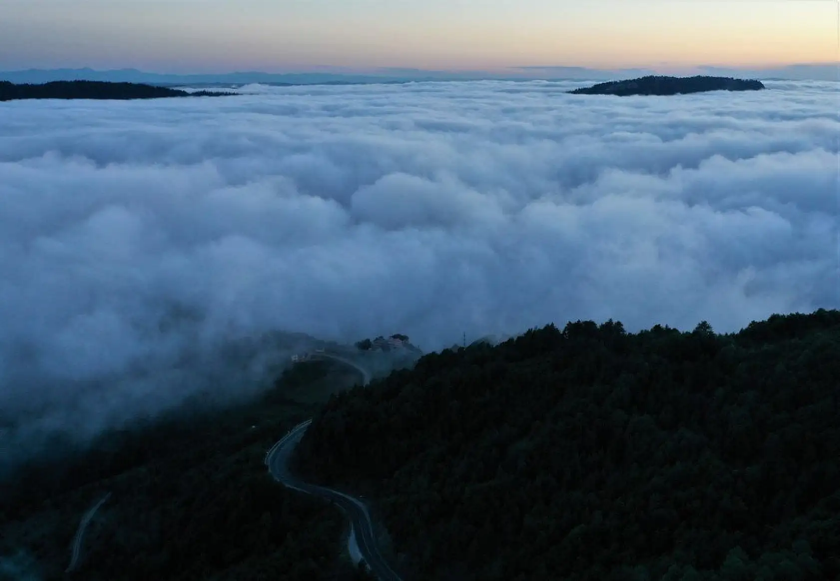 Sisle kaplanan Yaralıgöz Dağı havadan görüntülendi