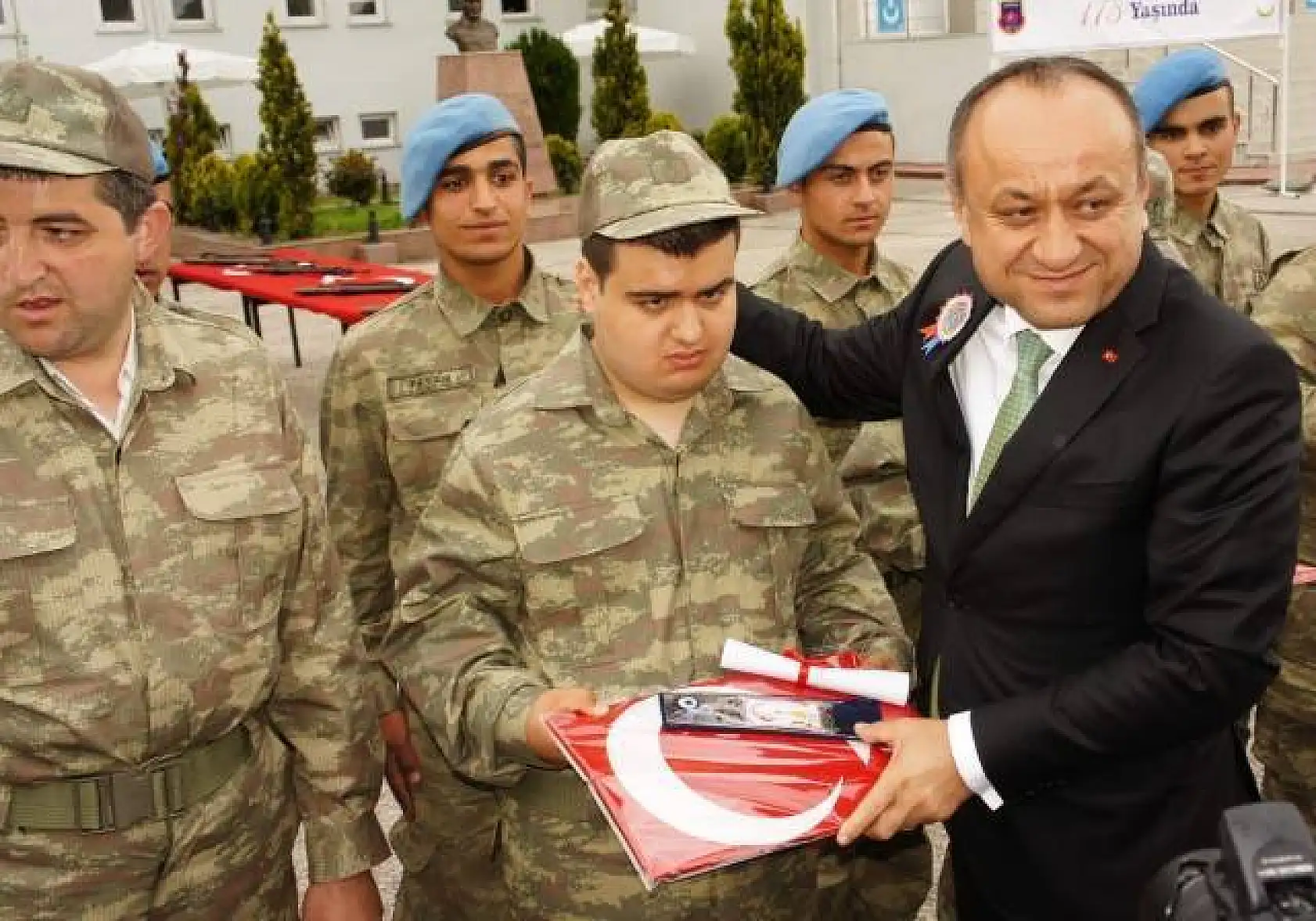 Engellilerin sembolik askerlik heyecanı