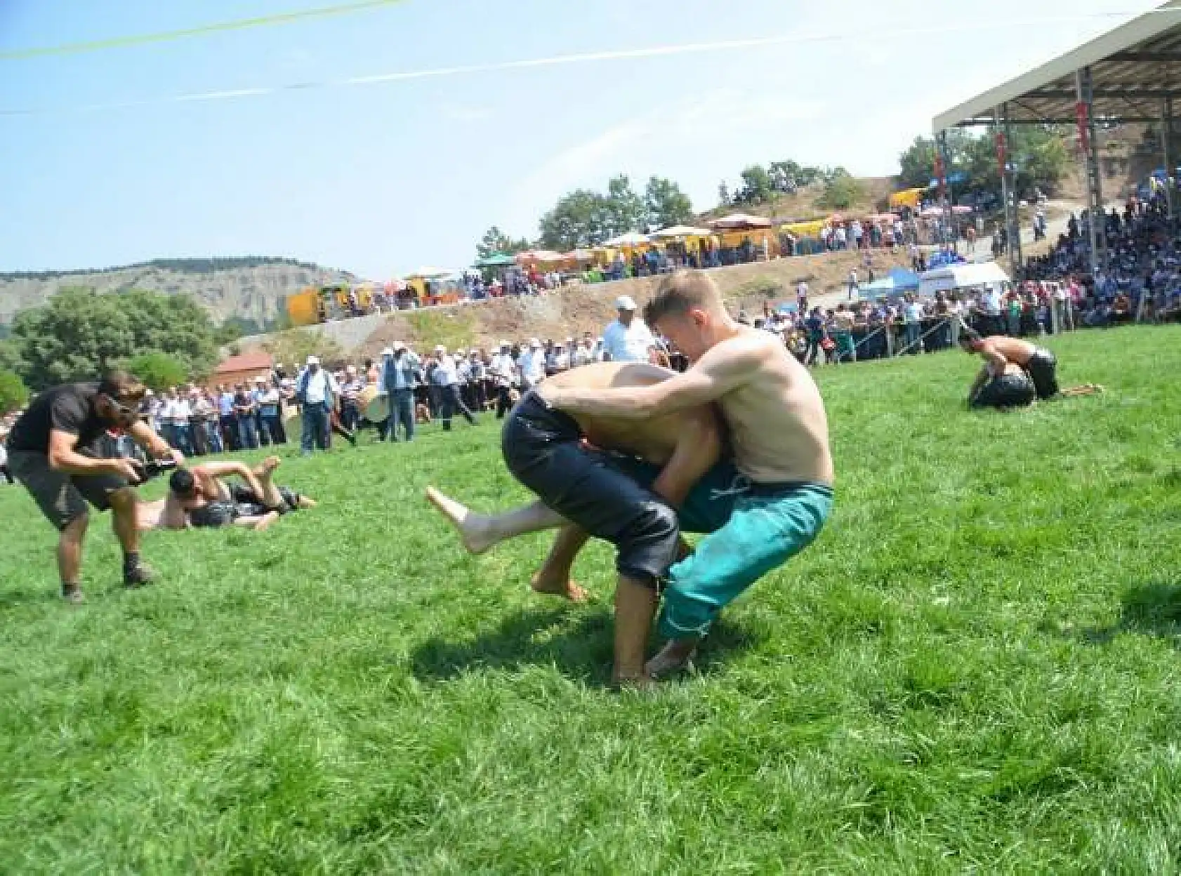 Türk ve İngiliz Güreşçiler er meydanında kapıştı