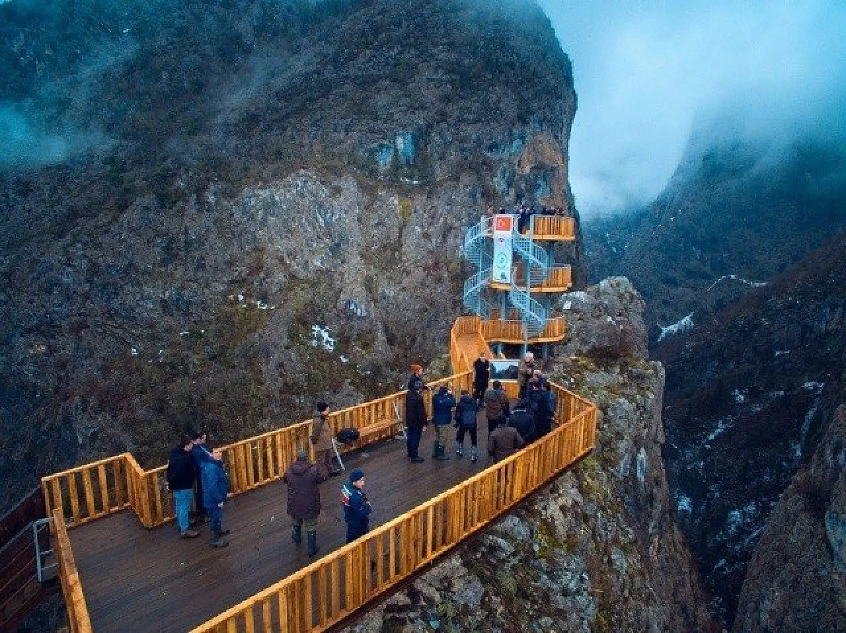 Valla Kanyonu'na yaptırılan seyir terası hizmete girdi