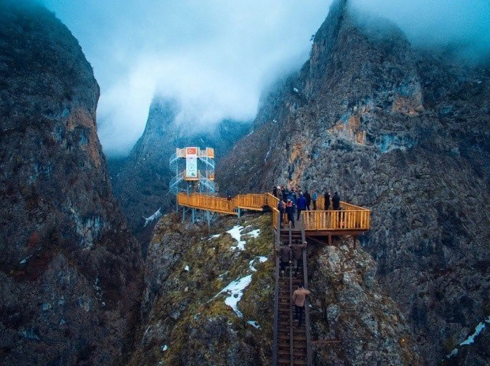 Valla Kanyonu'na yaptırılan seyir terası hizmete girdi
