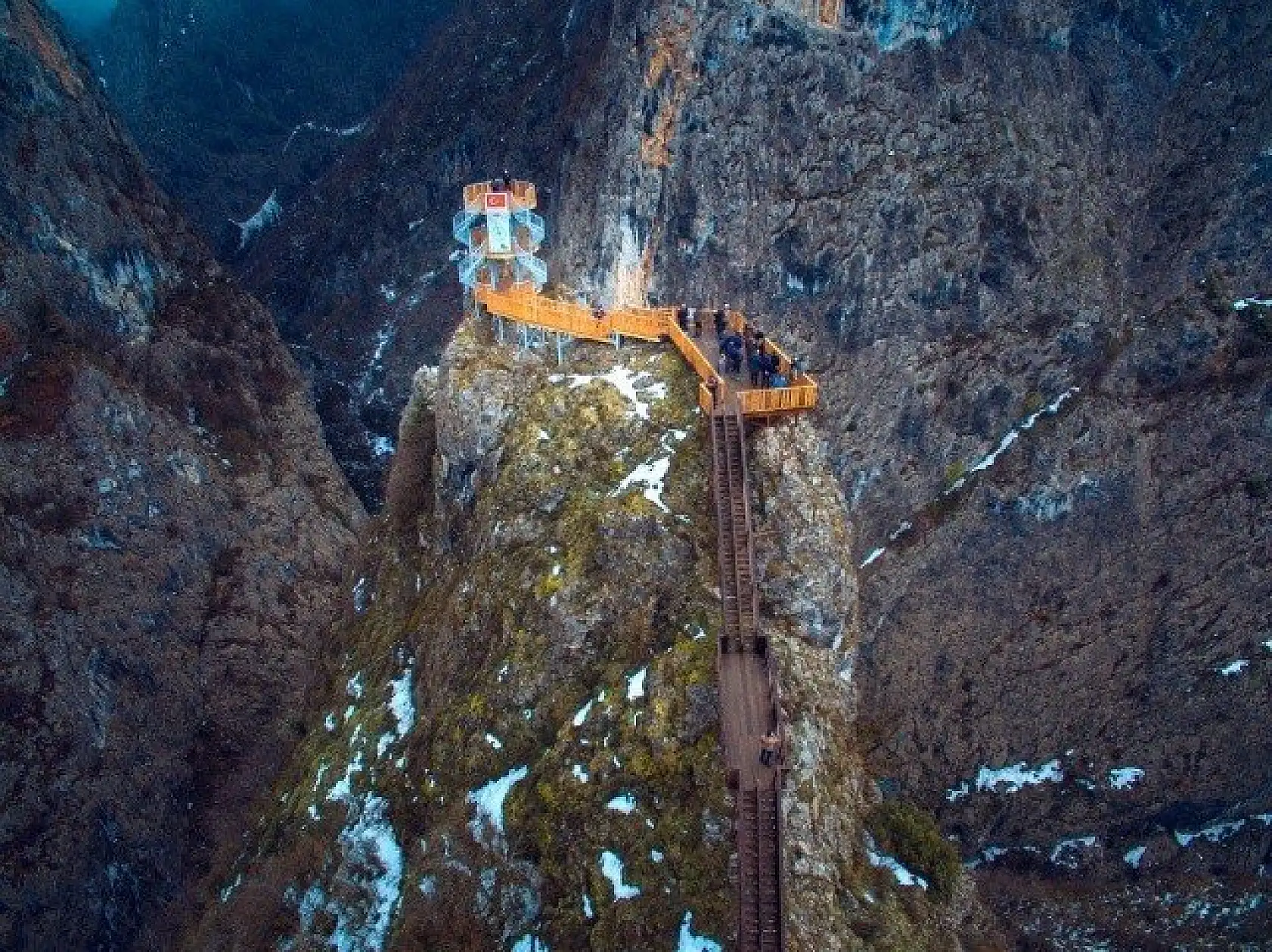 Valla Kanyonu'na yaptırılan seyir terası hizmete girdi