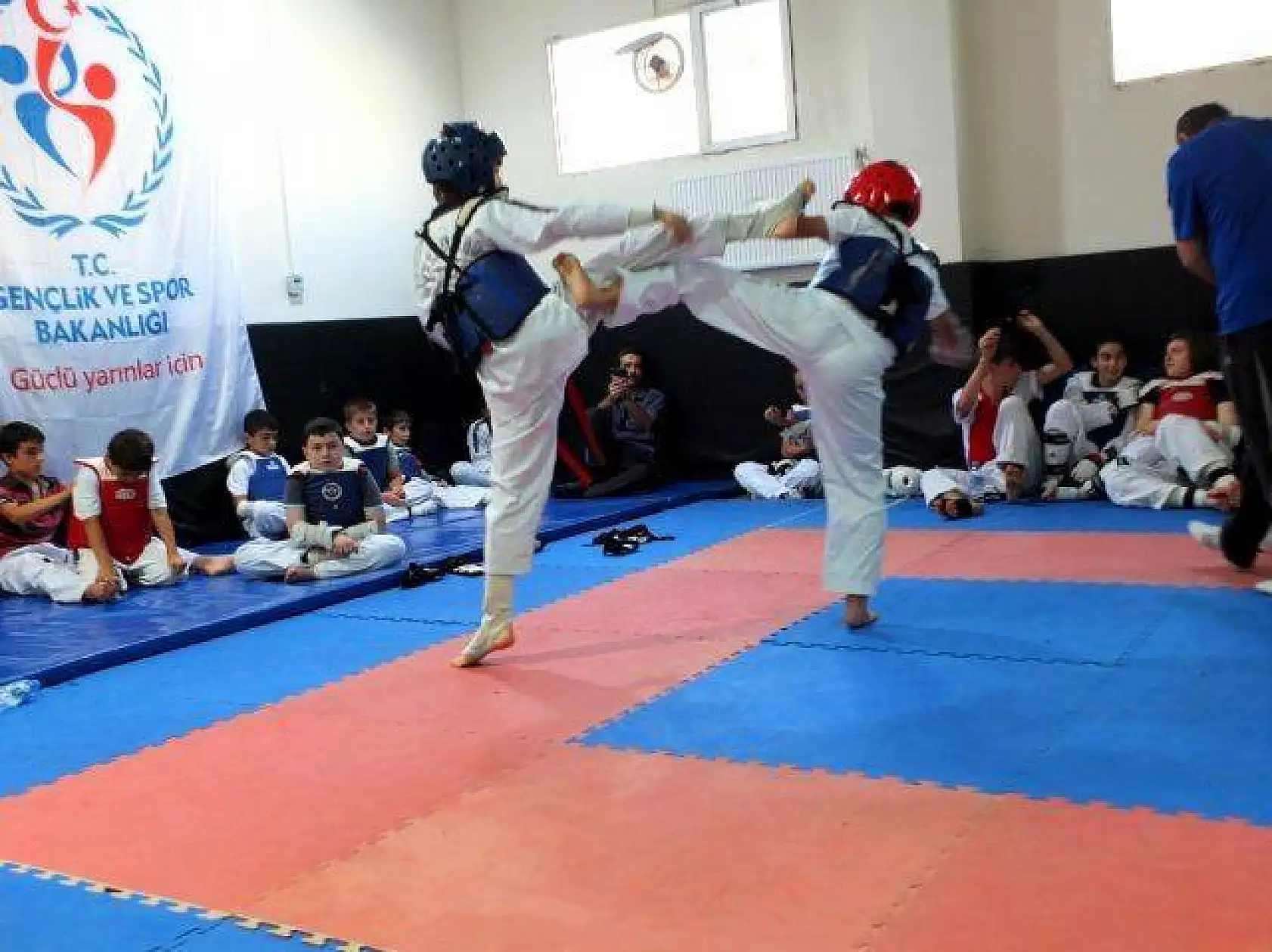 Azeri ve Kastamonu'lu Taekwondocular ortak antrenman 24-25 Ağustos 2013
