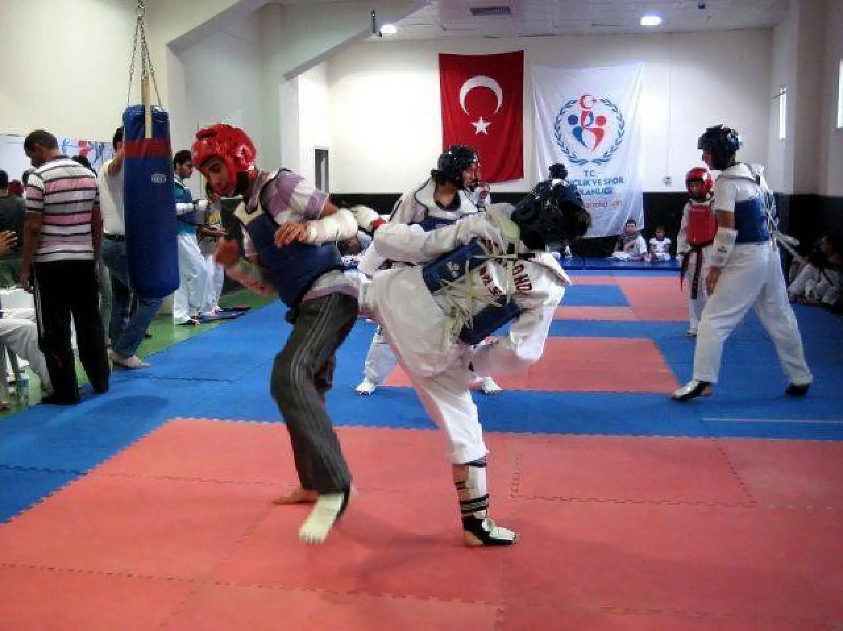 Azeri ve Kastamonu'lu Taekwondocular ortak antrenman 24-25 Ağustos 2013