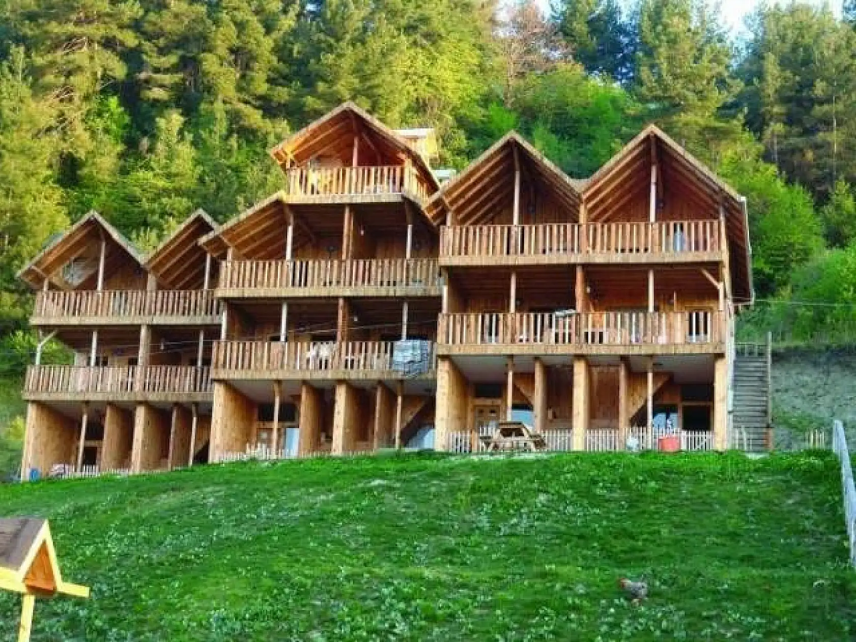 Kendi eliyle yaptığı motelini satışa çıkardı