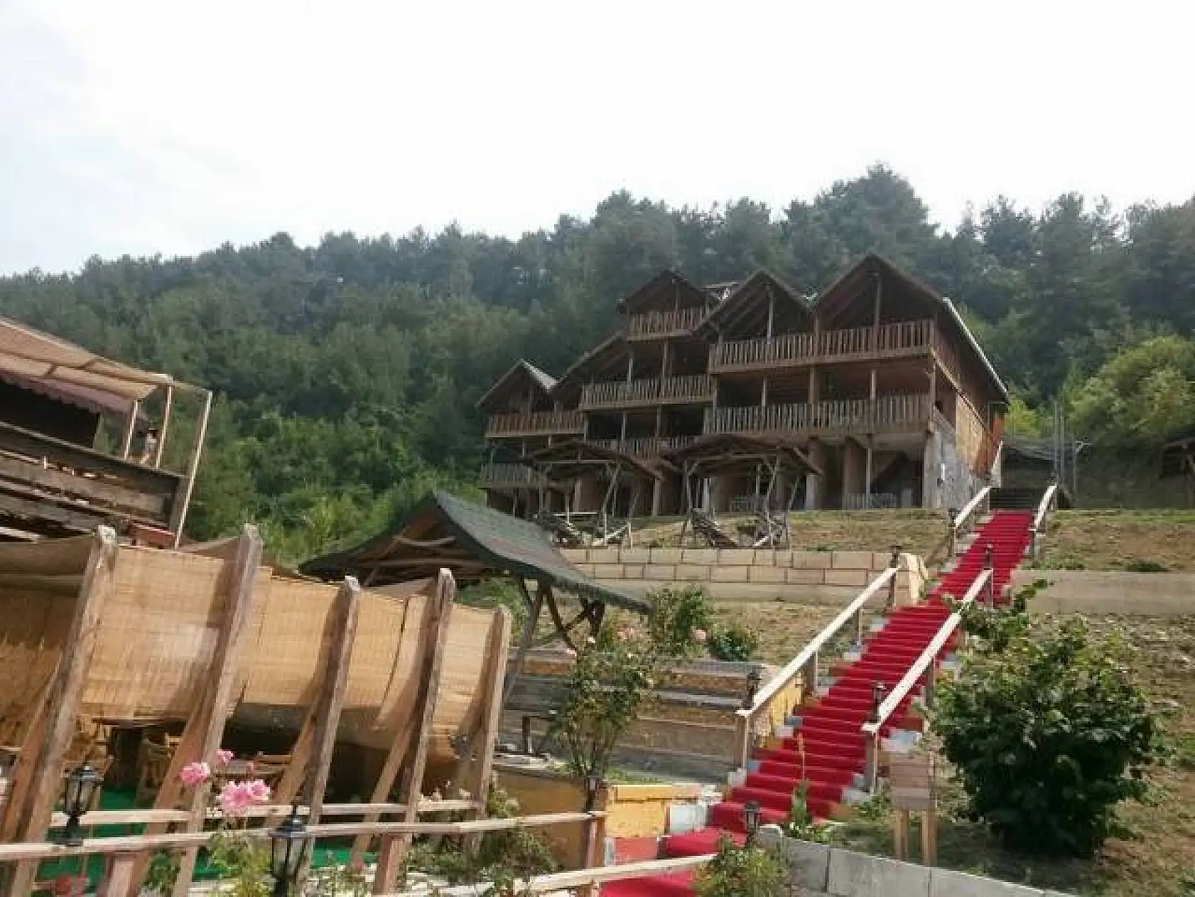 Kendi eliyle yaptığı motelini satışa çıkardı