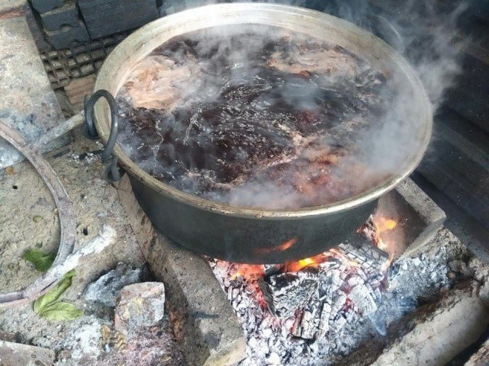 Çam kozalağından üretilen pekmez ilgi görüyor