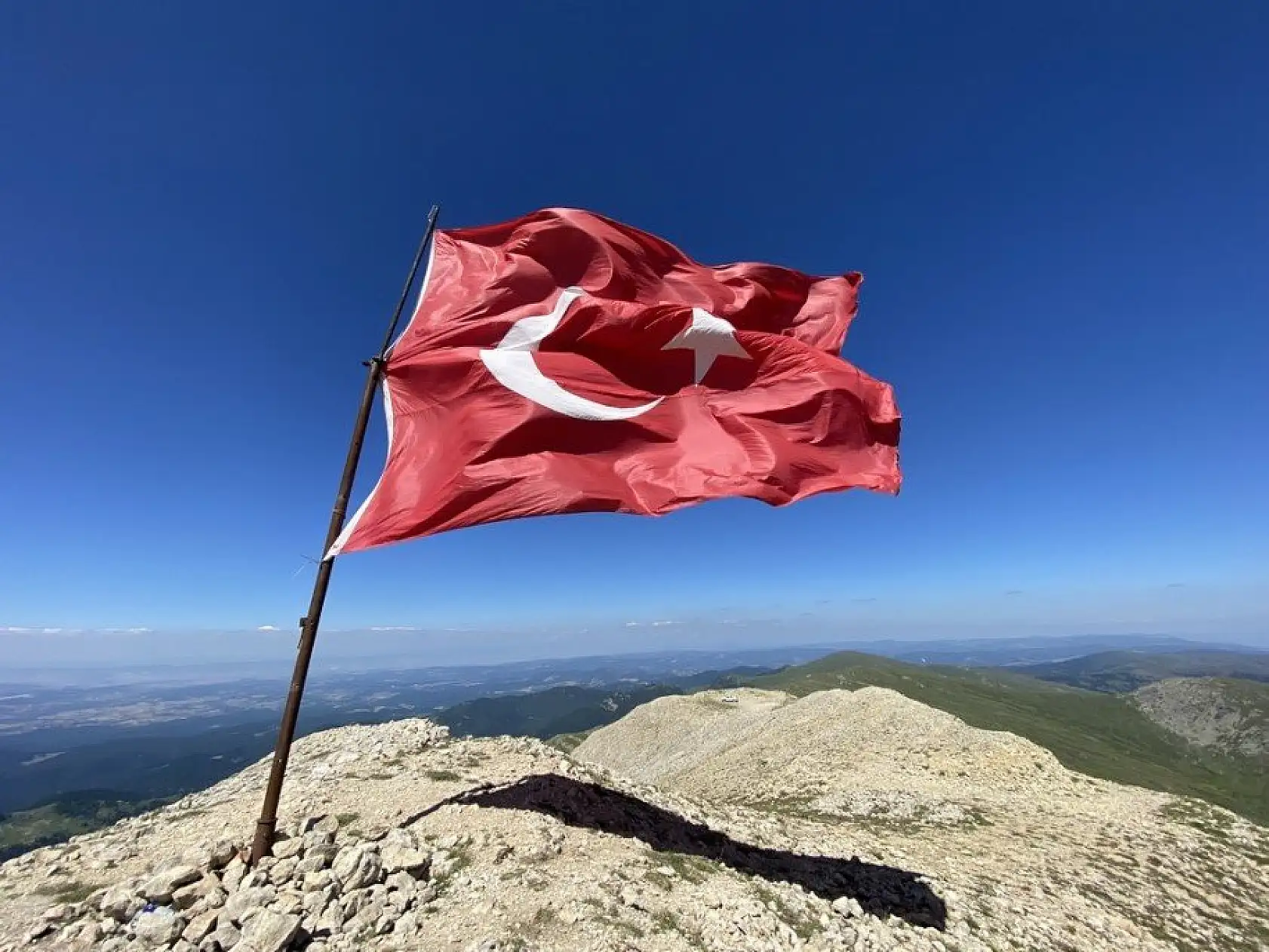 Ilgaz'ın zirvesinde bayrak nöbeti