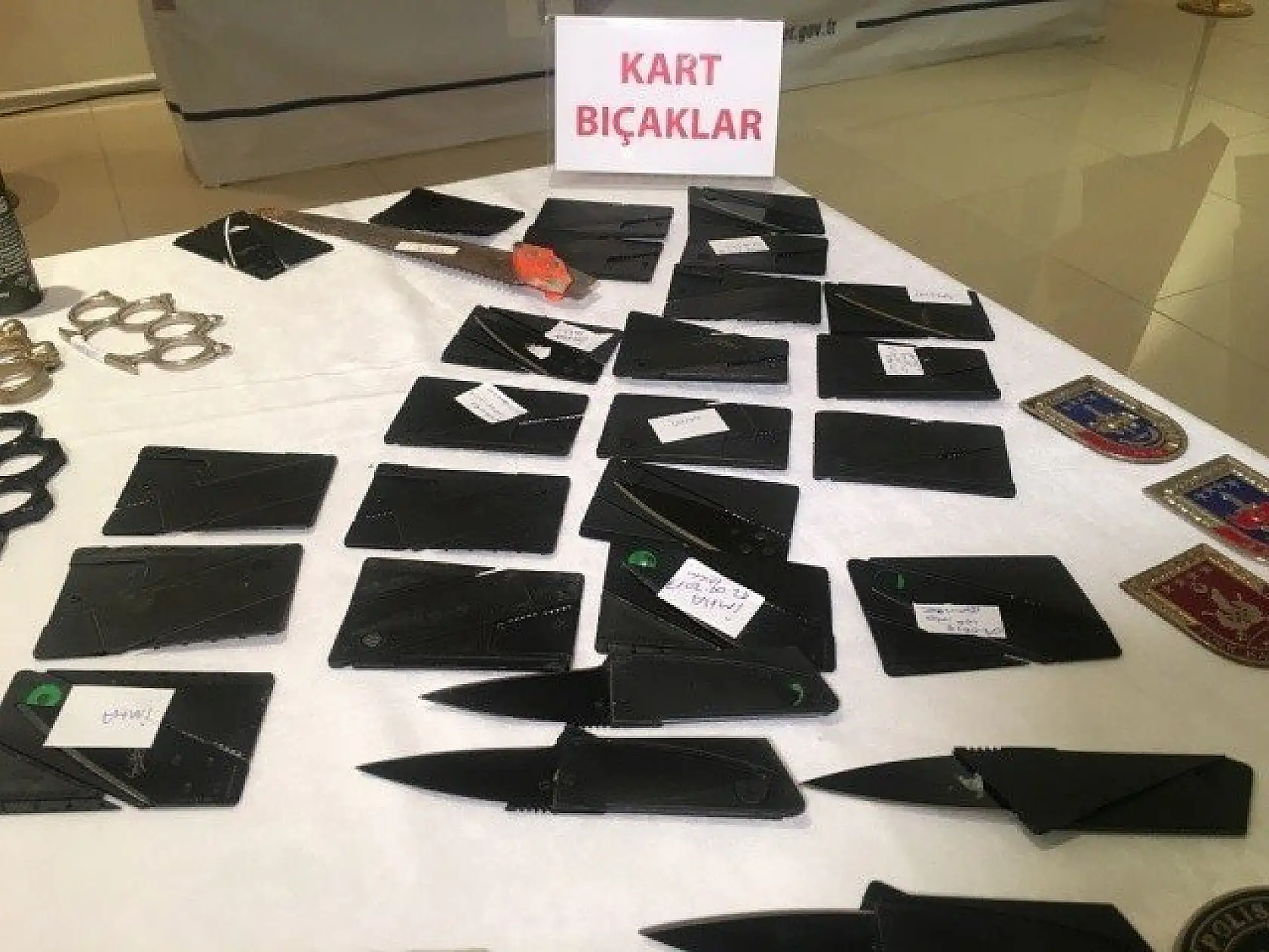 Adiyede ele geçirilen suç aletleri sergilendi