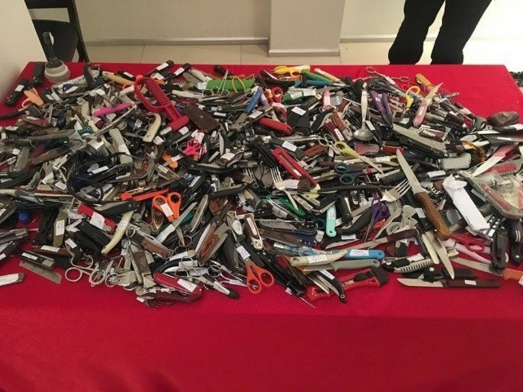 Adiyede ele geçirilen suç aletleri sergilendi