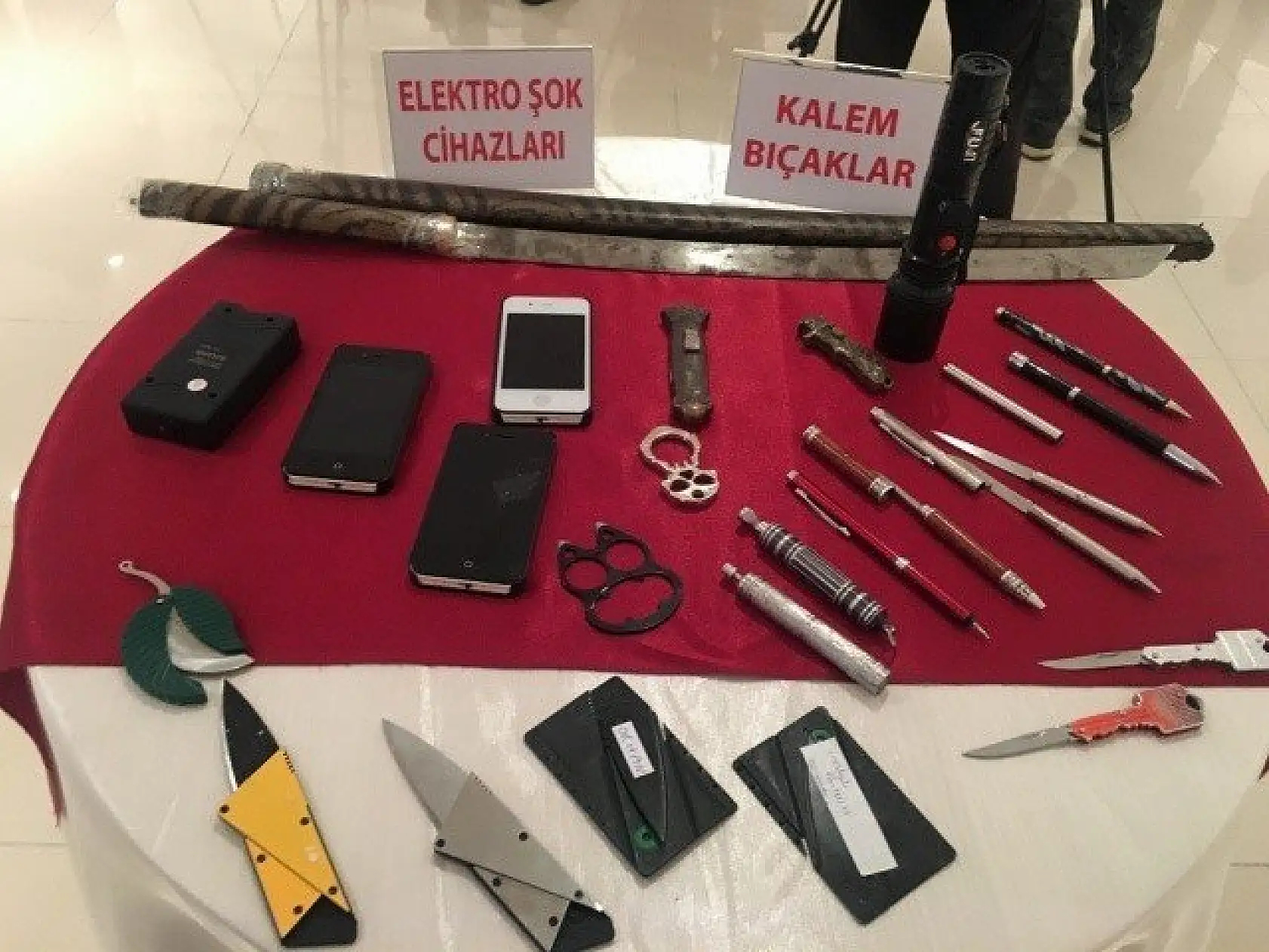 Adiyede ele geçirilen suç aletleri sergilendi