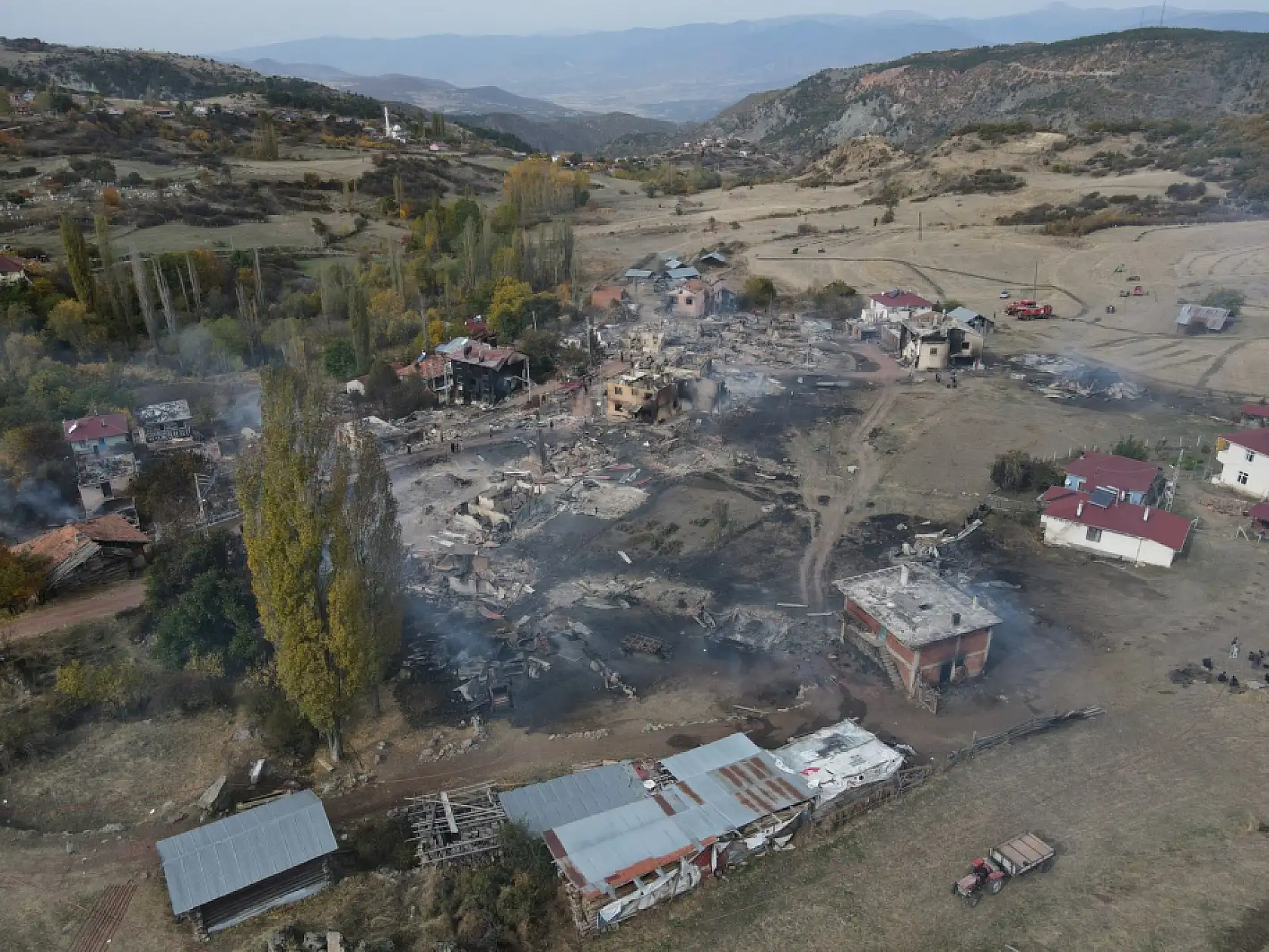 47 evin yandığı yangından geriye kalanlar!