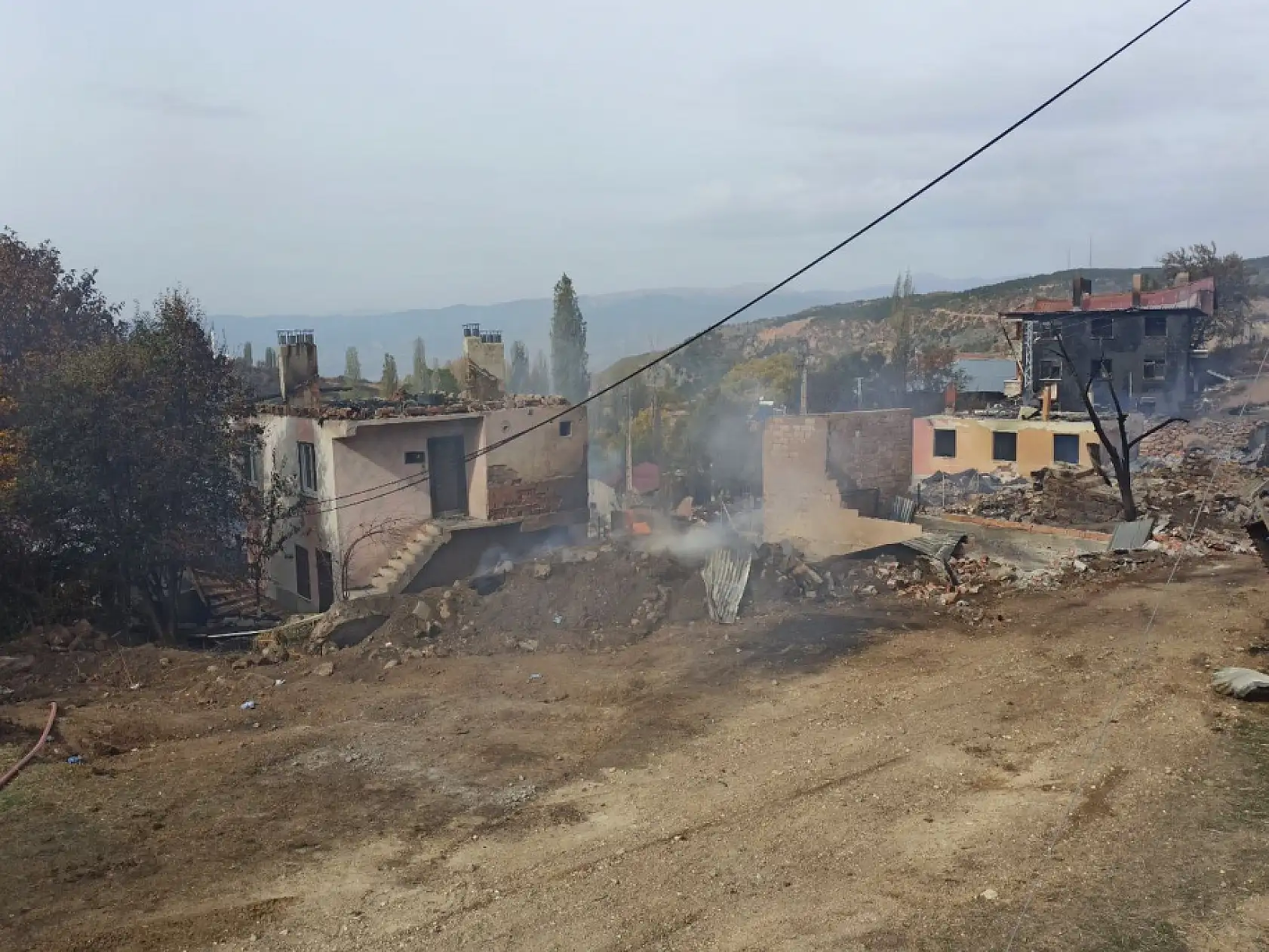 47 evin yandığı yangından geriye kalanlar!