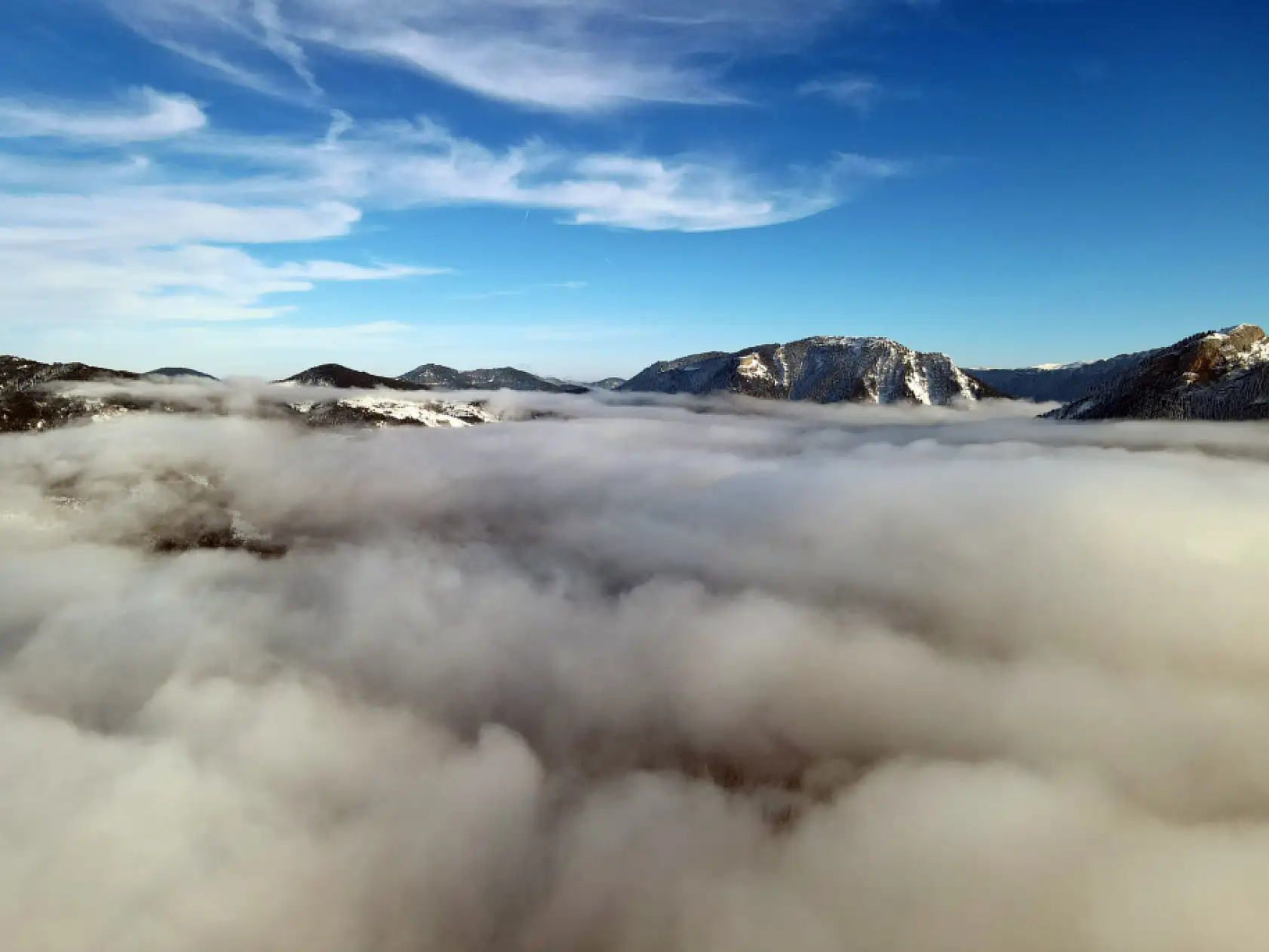 Kar ve sisli Küre Dağları havadan görüntülendi