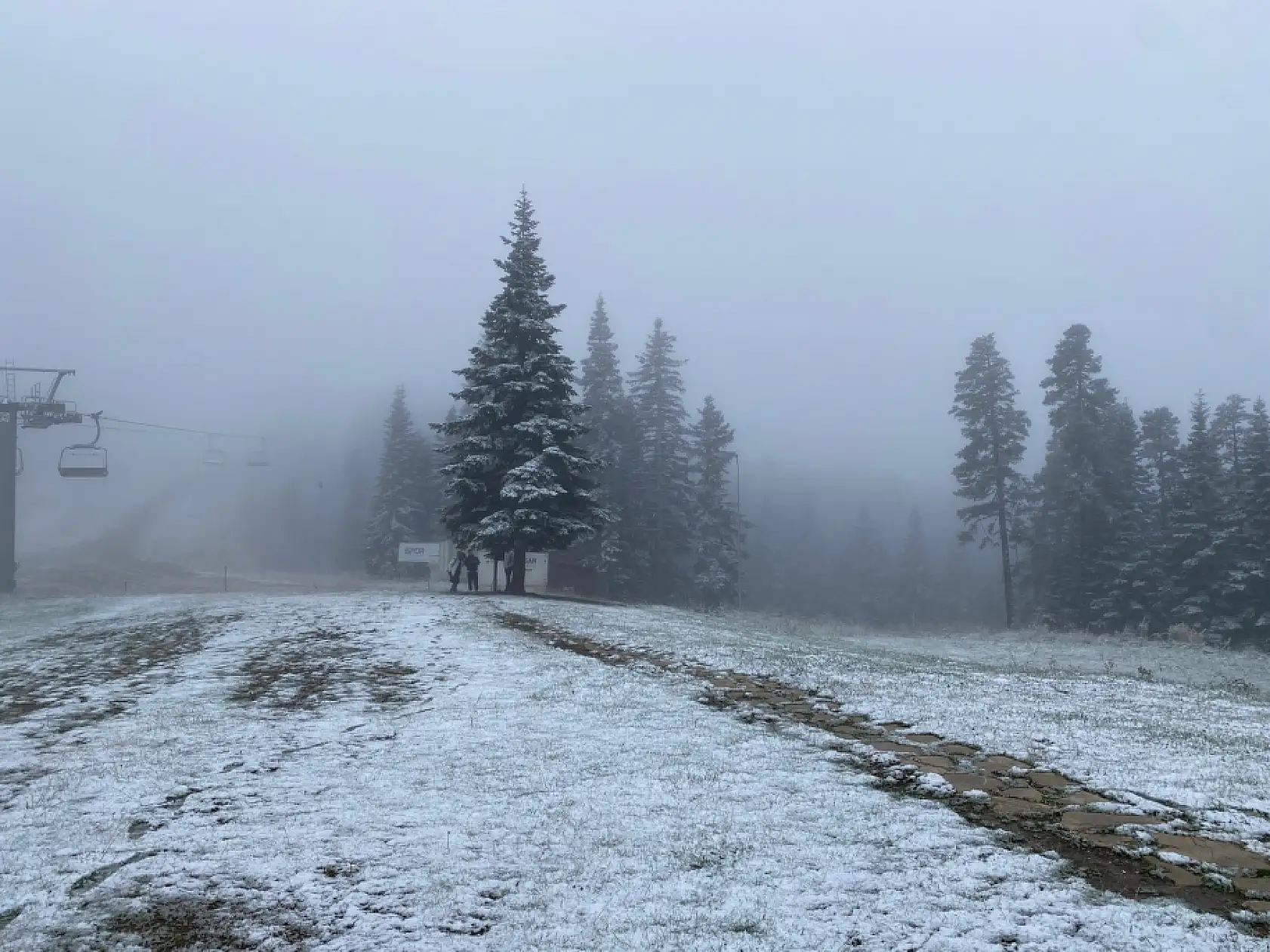 Ilgaz Dağı'na mevsimin ilk karı düştü