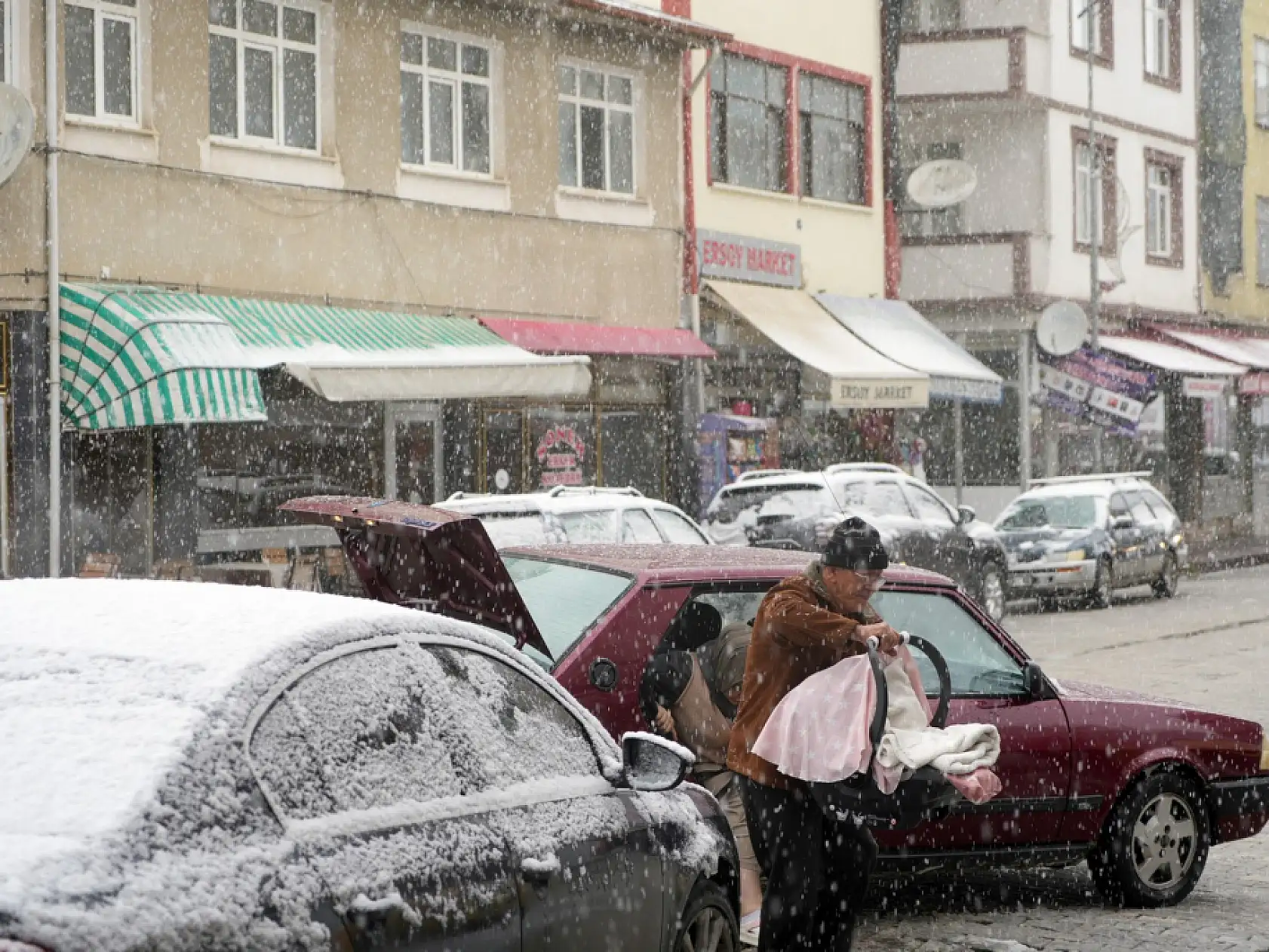 Kış erken geldi! Kar kalınlığı 15 santimetreye ulaştı