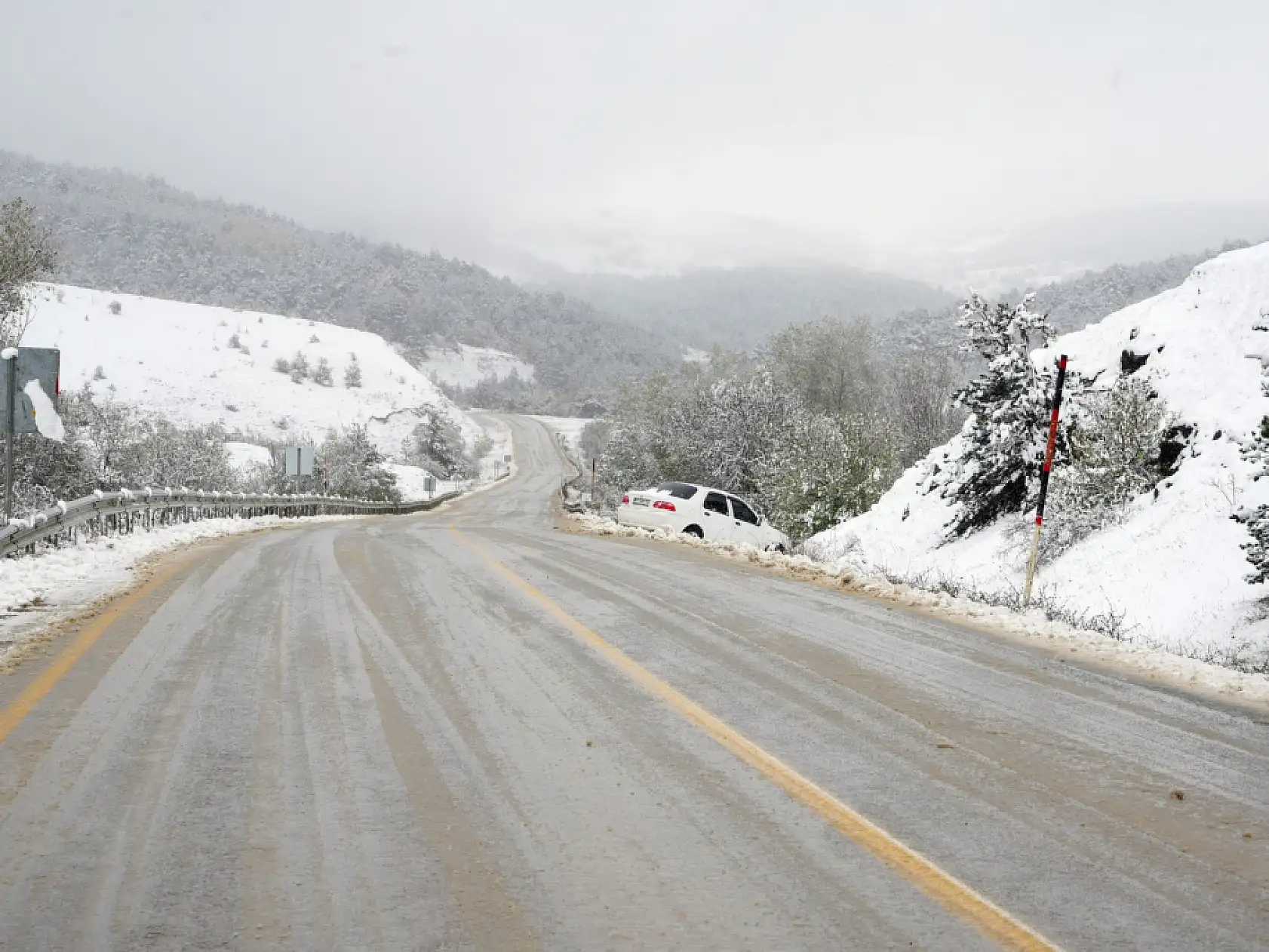 Kış erken geldi! Kar kalınlığı 15 santimetreye ulaştı