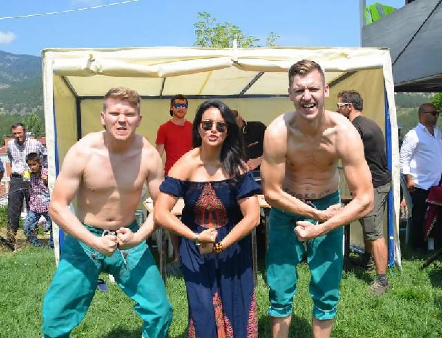 Türk ve İngiliz Güreşçiler er meydanında kapıştı