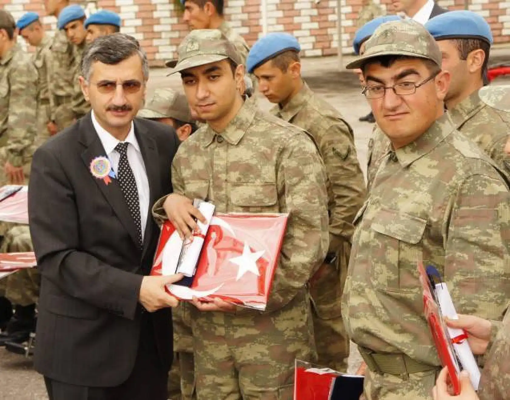 Engellilerin sembolik askerlik heyecanı