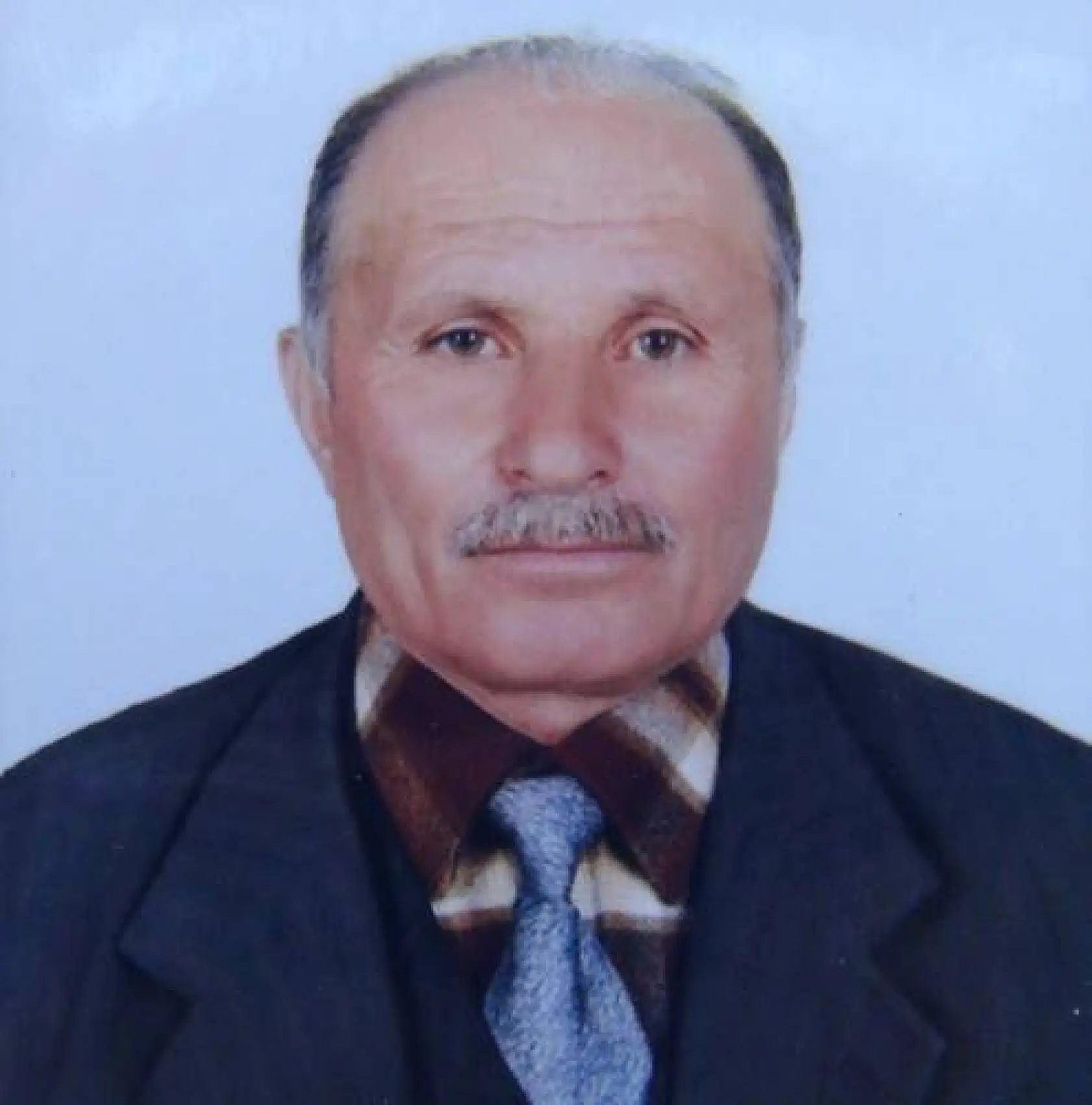 Kendisine saldıran ayıyı bıçaklayarak öldürdü