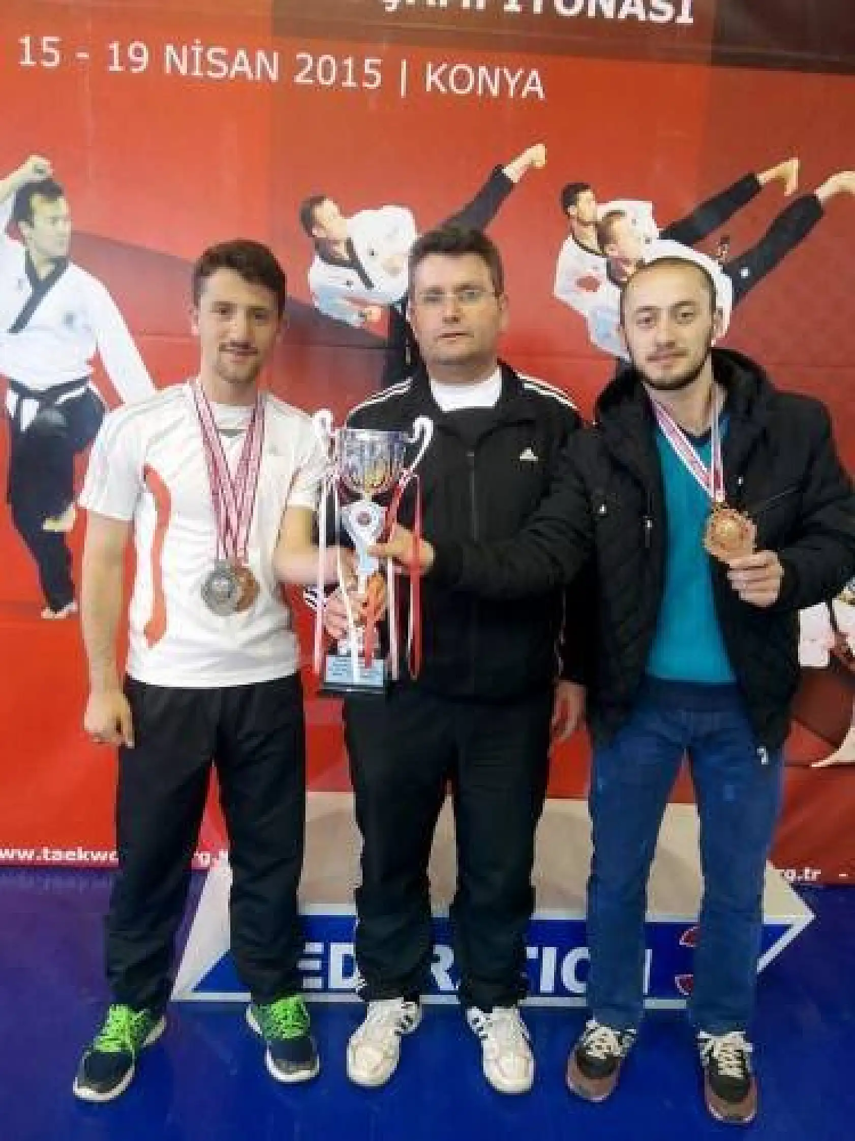 Taekwondoda madalya yağmuru